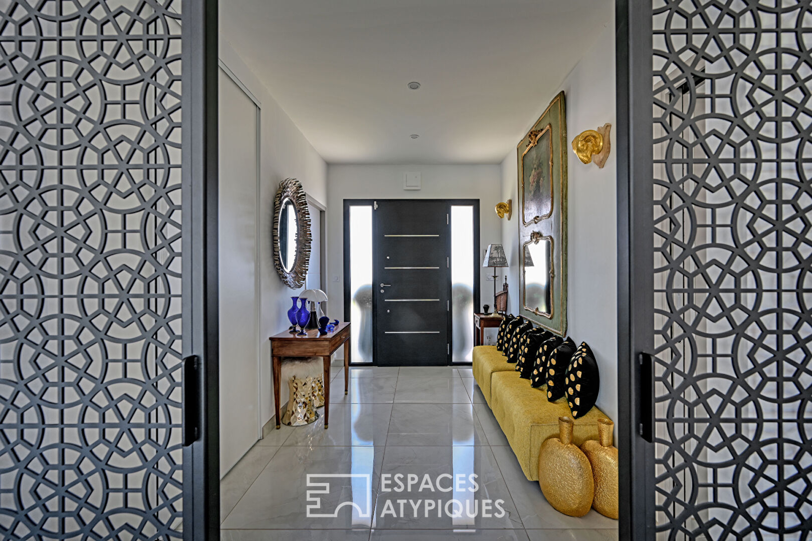 Espaces - #Nimes Villa contemporaine raffinée avec vue, piscine et ...