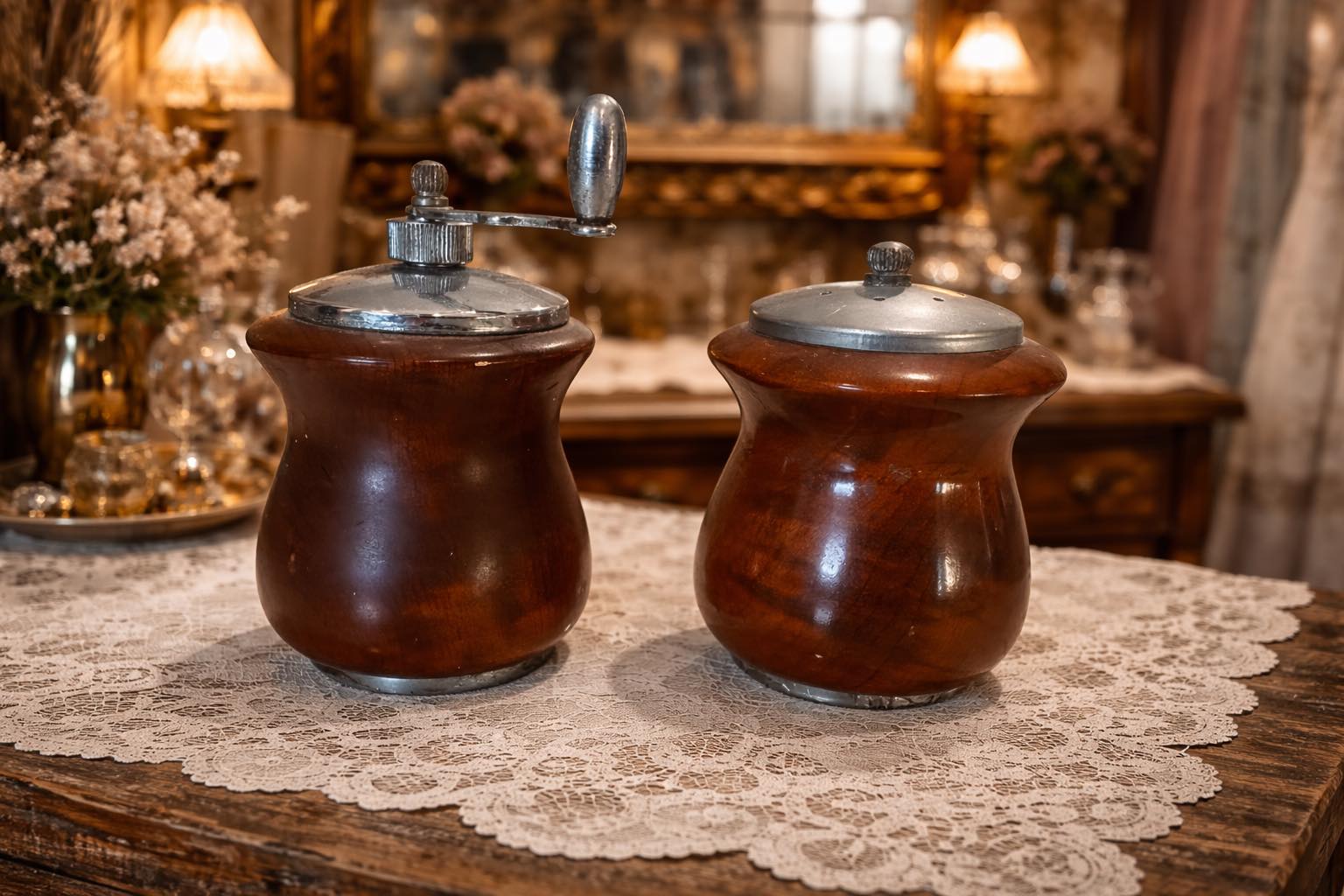 Vintage Japanese Wooden Shaker/Grinder🤎