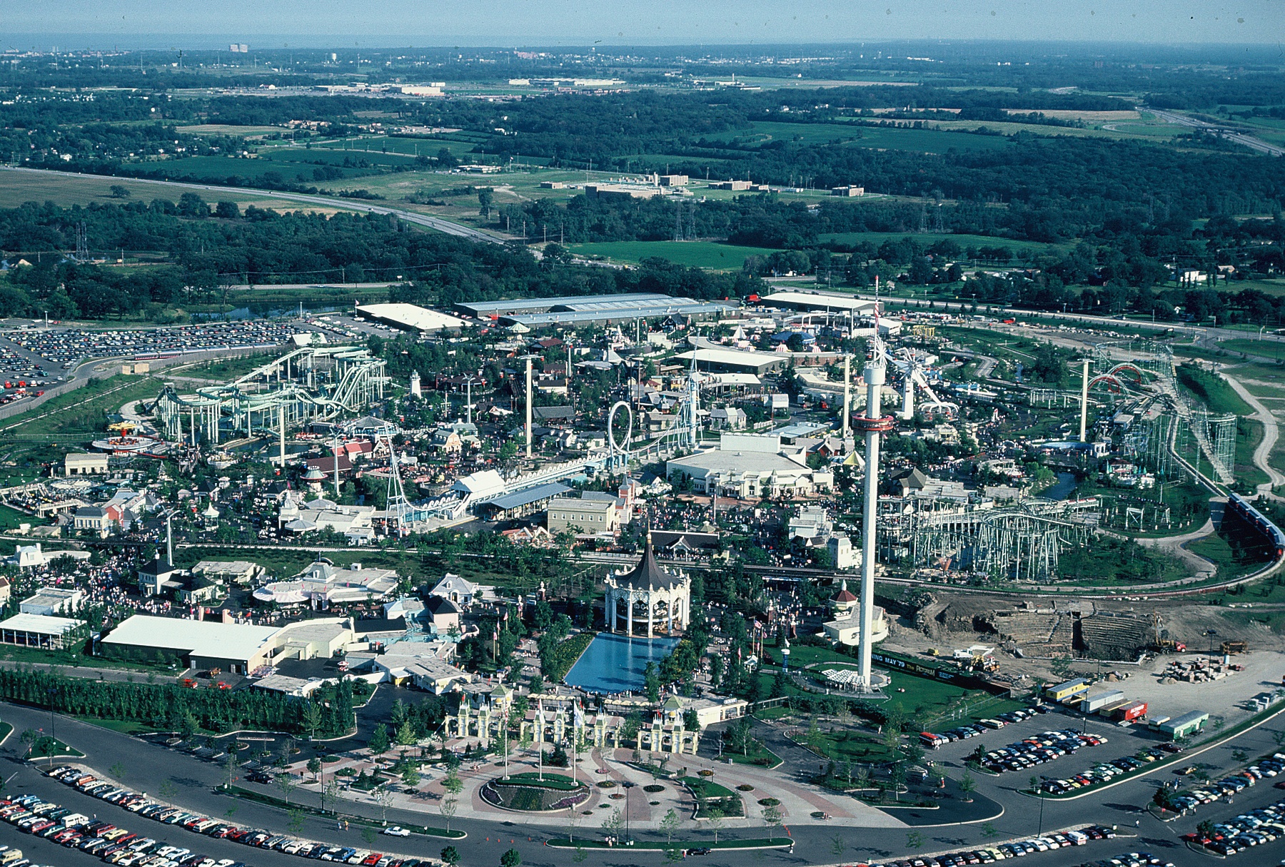 ? Photos worth a thousand thrills! Share your favorite Six Flags 