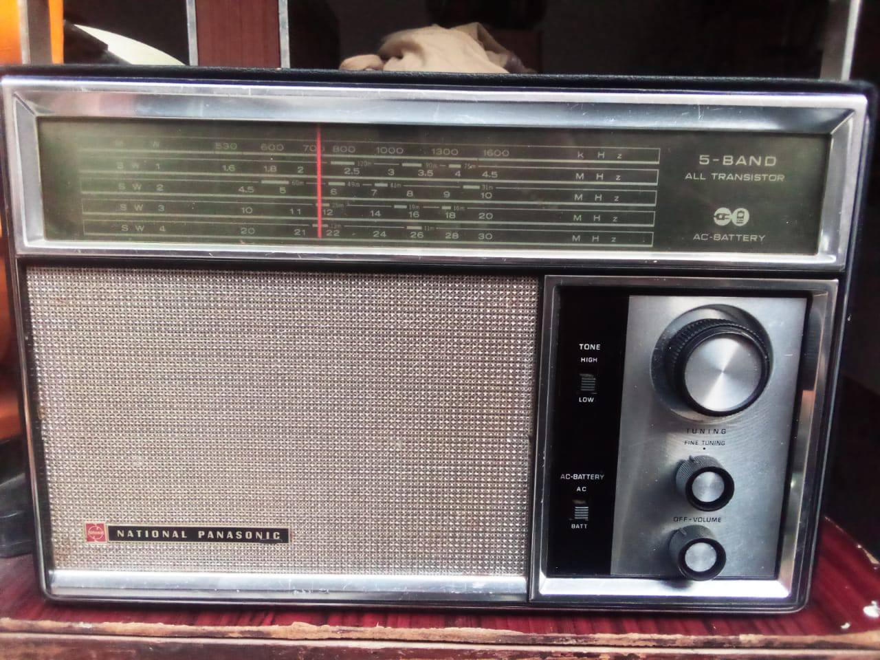 National Panasonic R-338BL 3 Band Radio MW 530-1600 LW 145-285 SW
