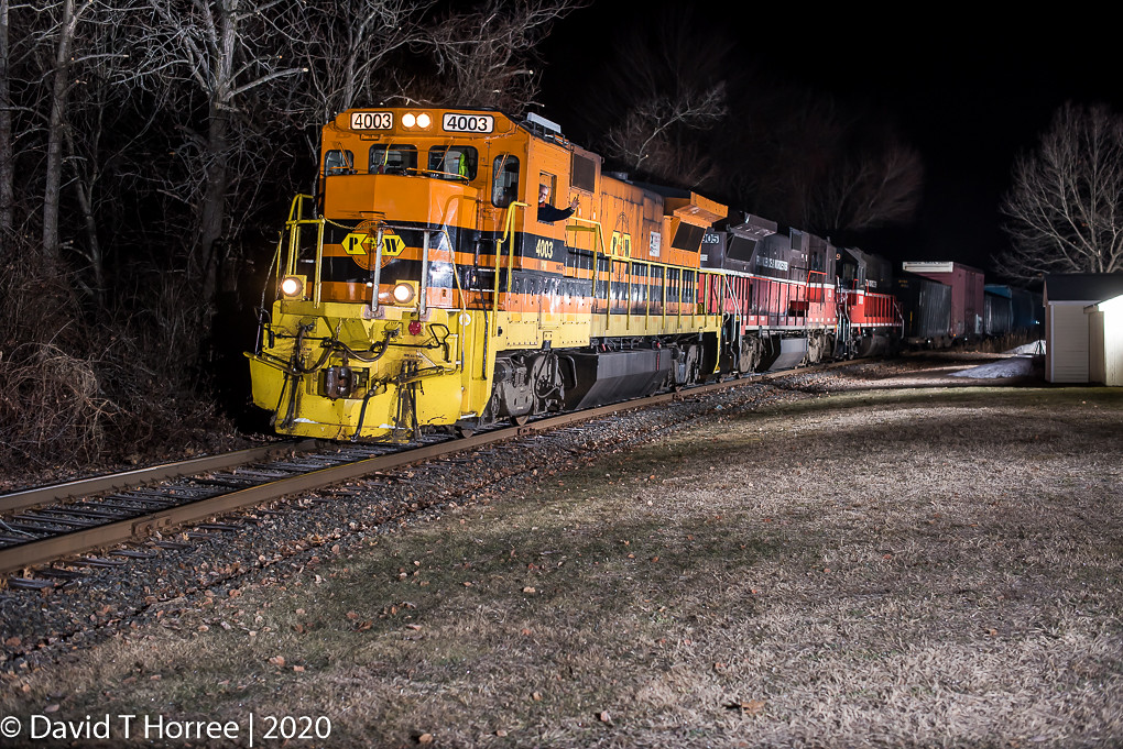 Railfan - 𝙋&𝙒 𝙒𝙊𝘿𝘼 𝙖𝙩 𝙈𝙞𝙡𝙡𝙗𝙪𝙧𝙮, 𝙈𝙖. Genesee & Wyoming orange and black ...