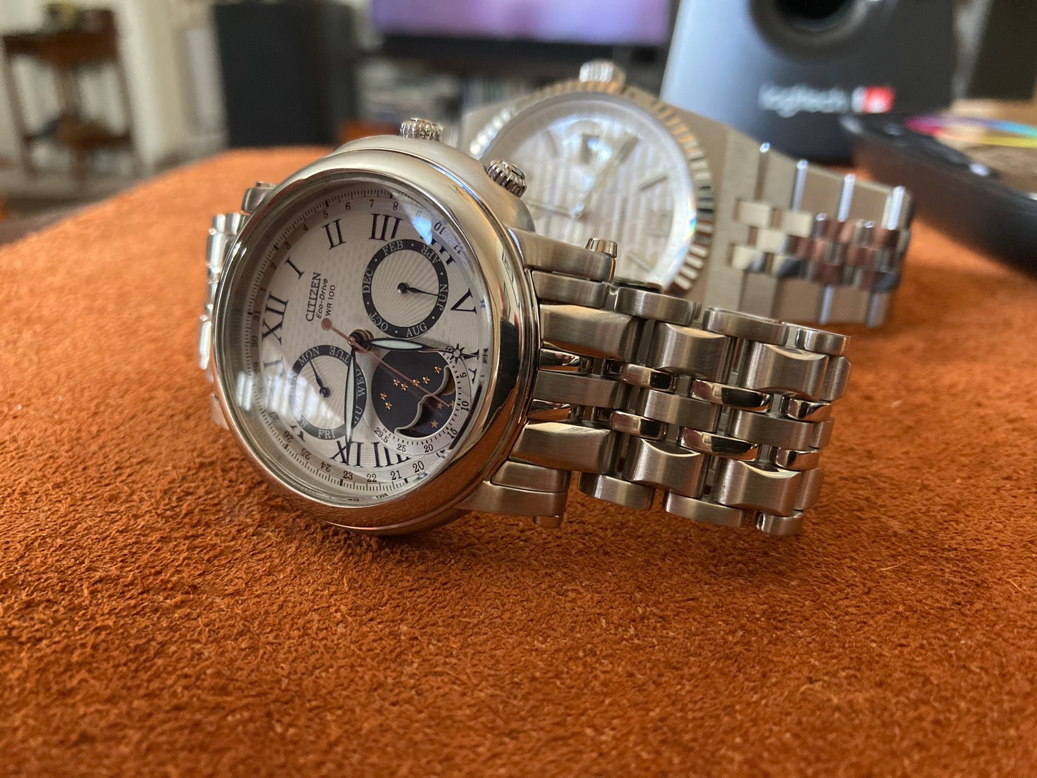 Citizen Light House 6300-G30569 Watch QZ Moon face Gold Date 