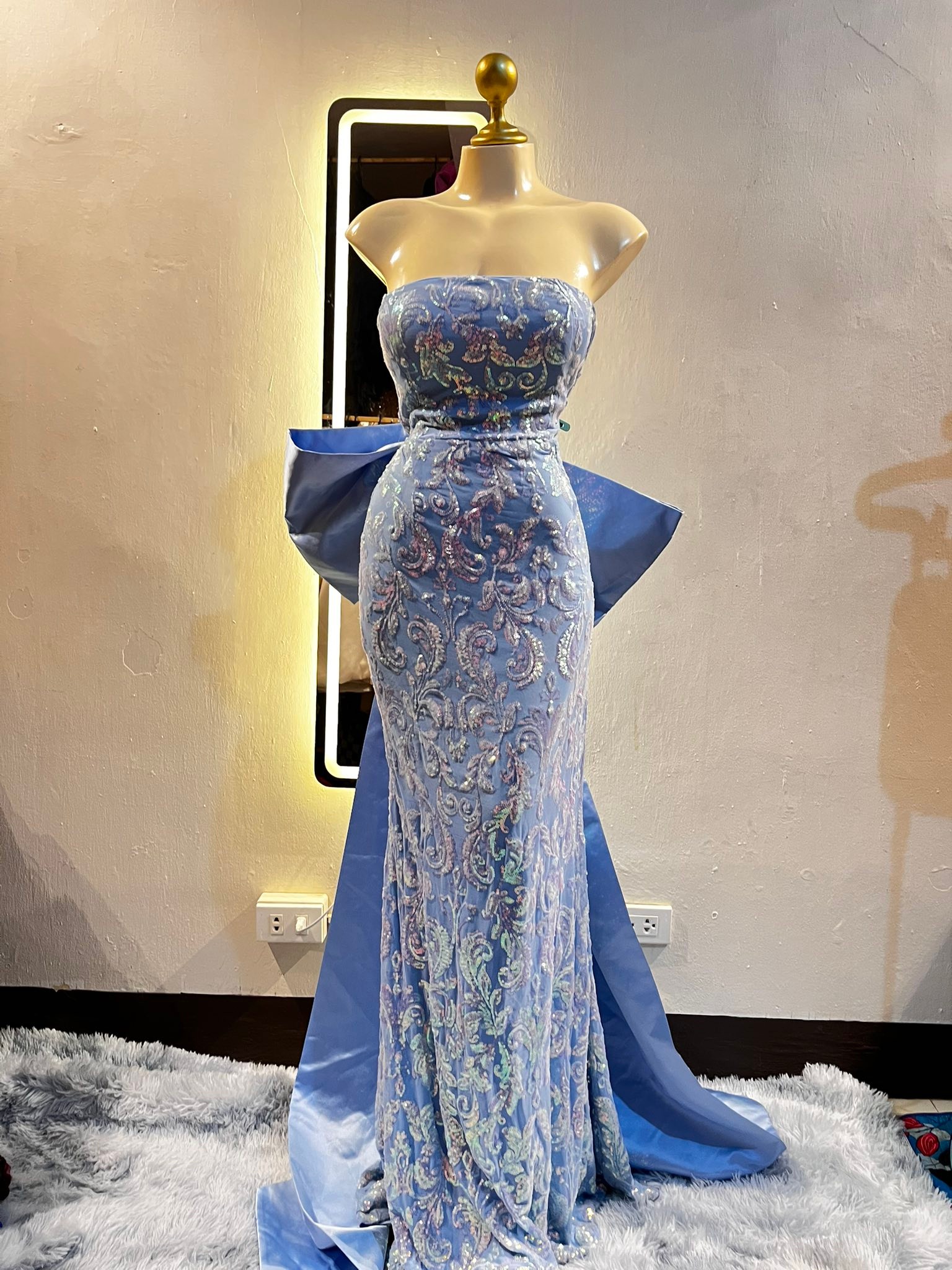 prom dress with fur shawl Will a faux fur shawl look weird with my dress? : r/weddingplanning