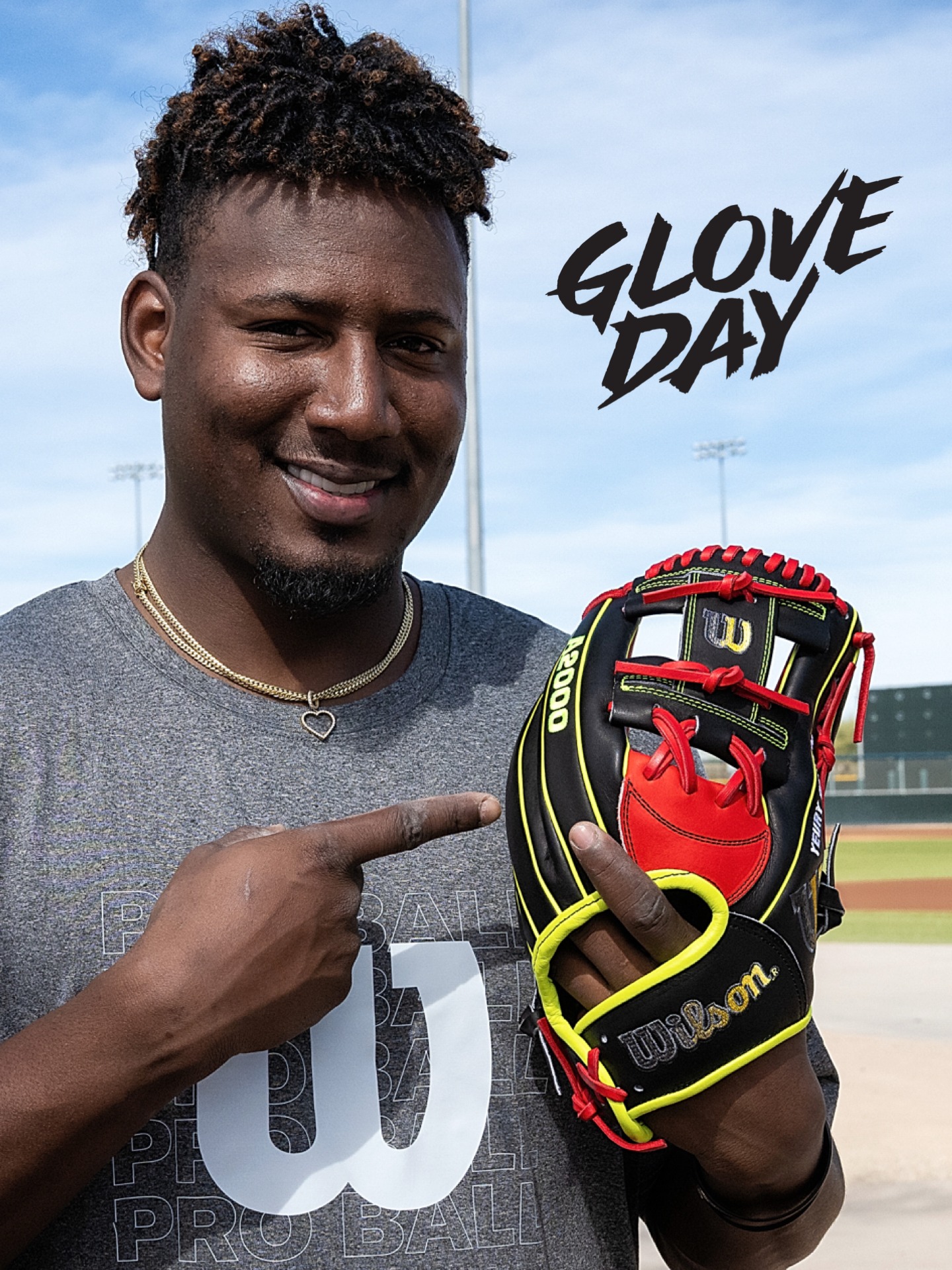 Fresh Wilson leather for Arizona on #GloveDay 🔥Geraldo Perdomo
