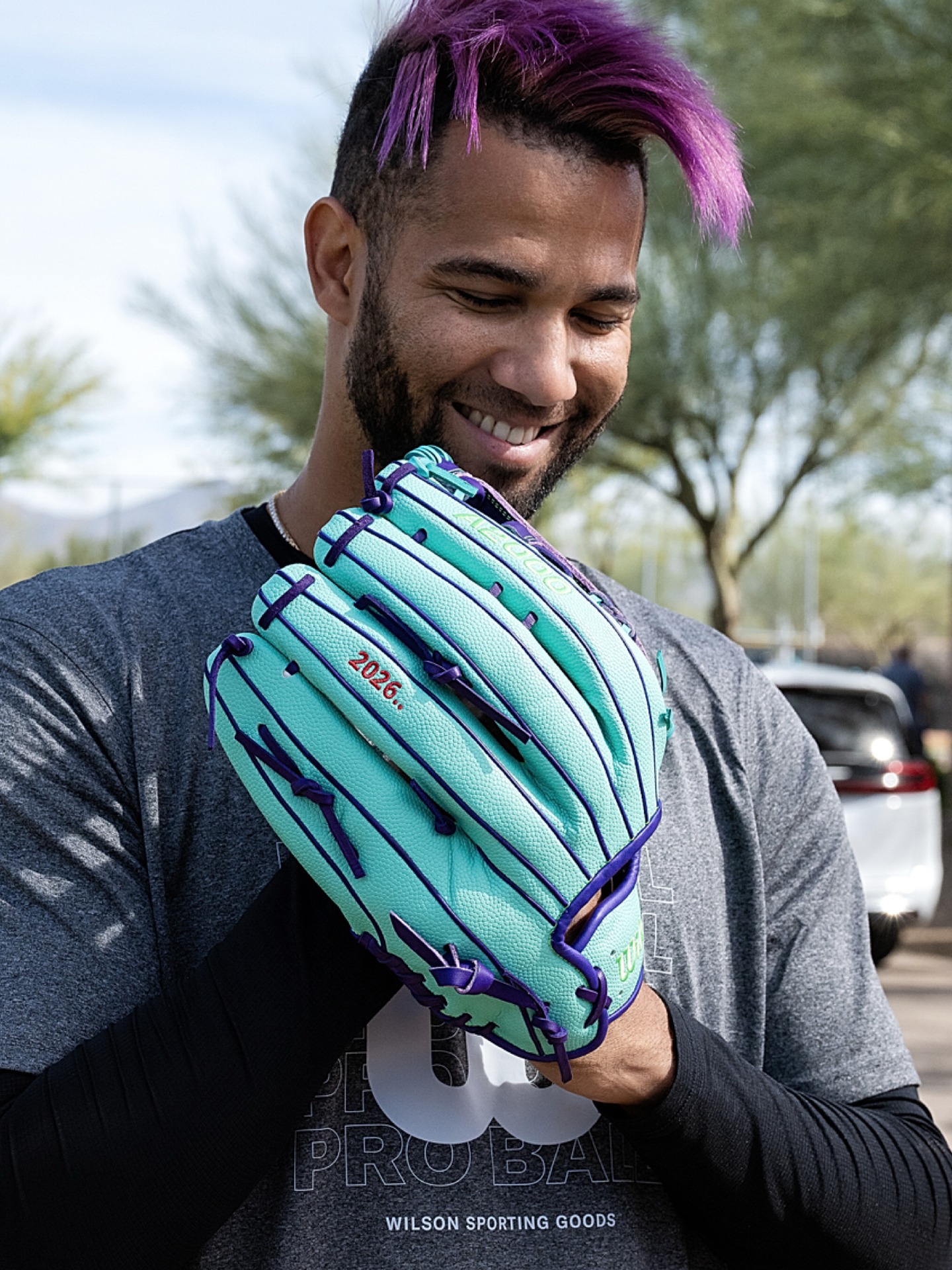 Fresh Wilson leather for Arizona on #GloveDay 🔥Geraldo Perdomo