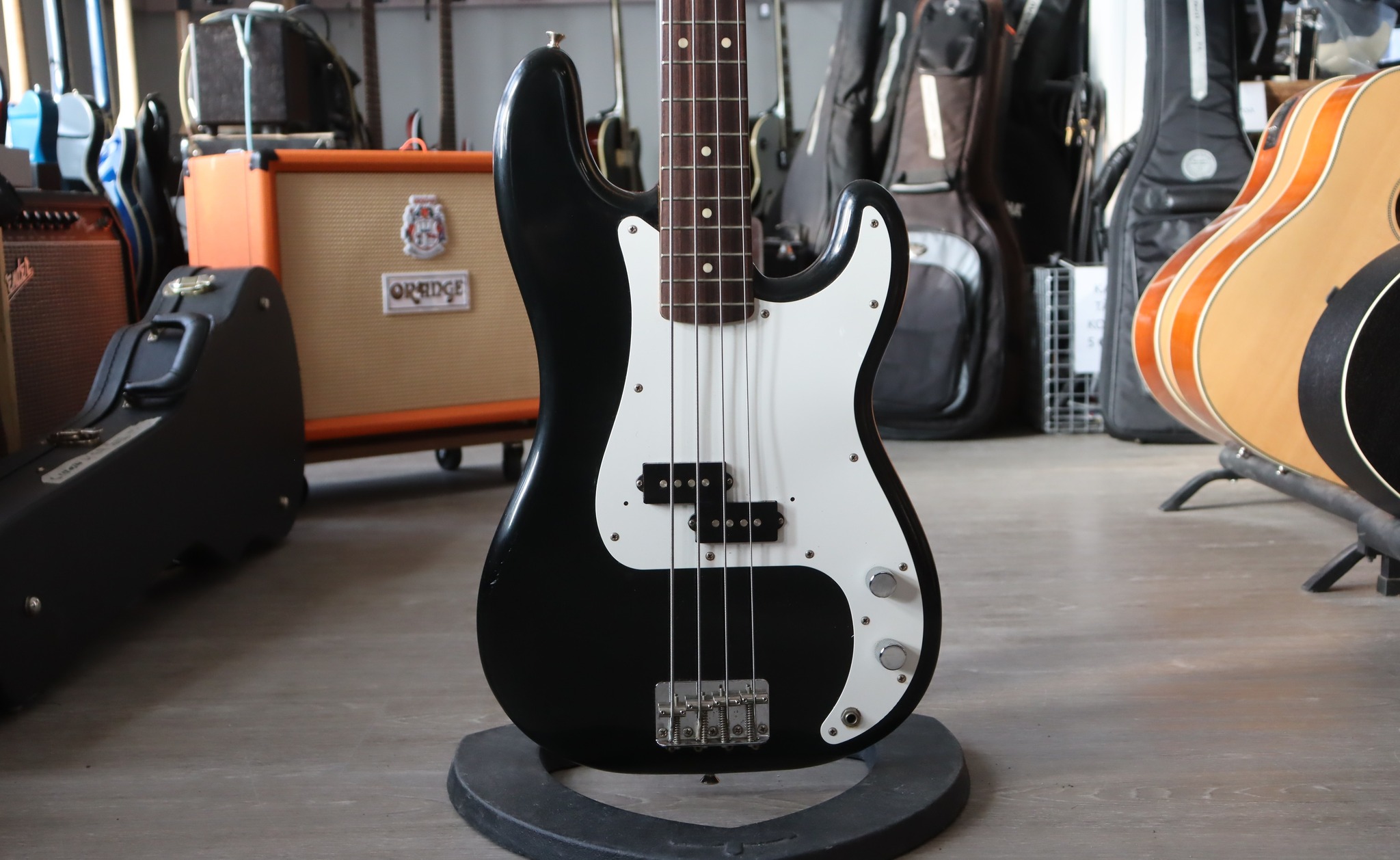 Bass 1999年製】 【Squier ブラック Precision