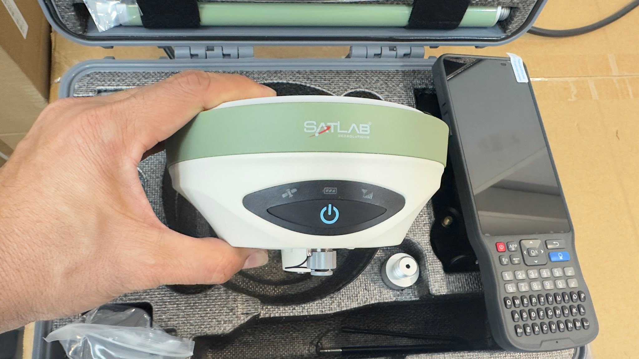 Satlab - 📡 GNSS SL900 เครื่องหาค่าพิกัดด้วยดาวเทียมแบบ GNSS (Global ...