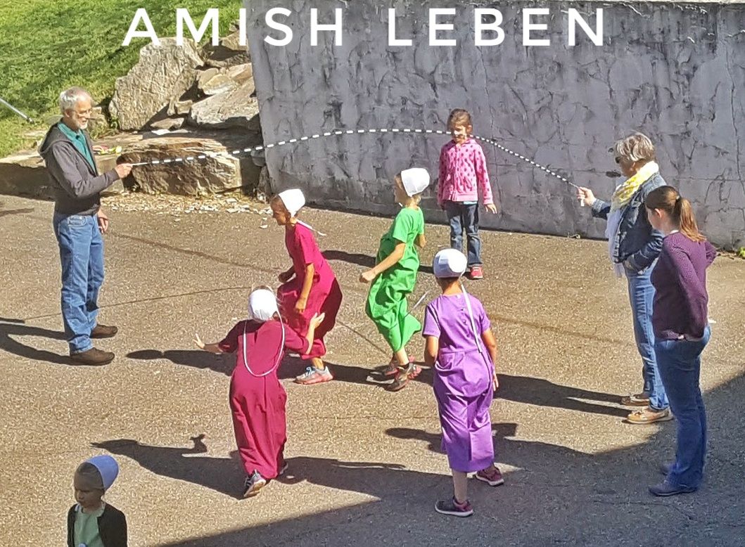 AmishLeben - Amish girls having fun jumping rope at Charm Days way back ...