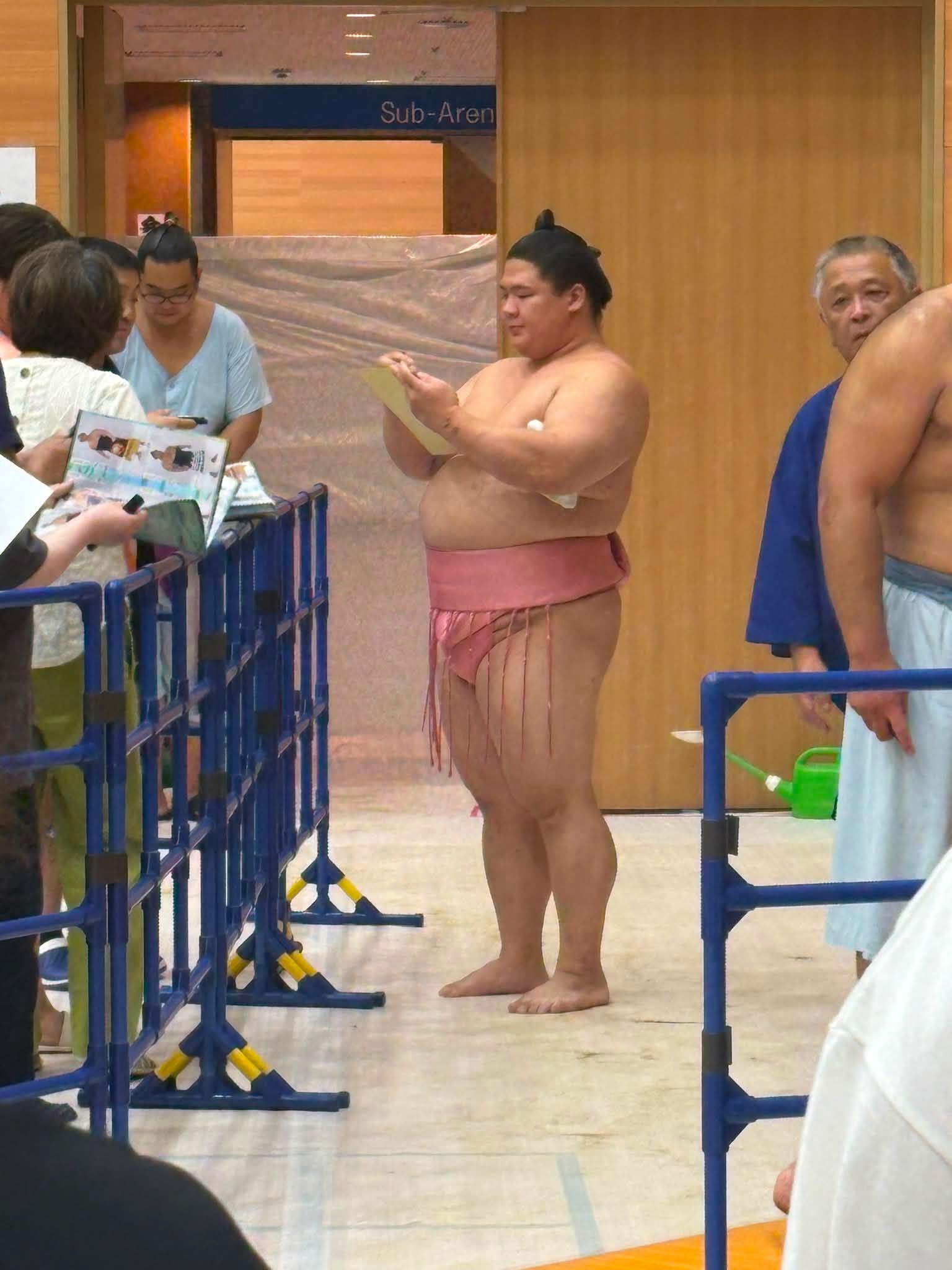 相撲 座布団 投げる