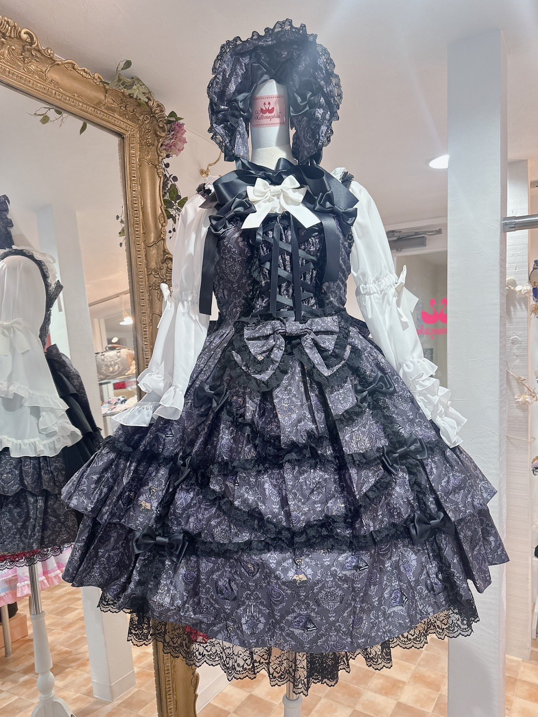 メタモルフォーゼ - Queen of Darkness and Thorns Crisscross Lace