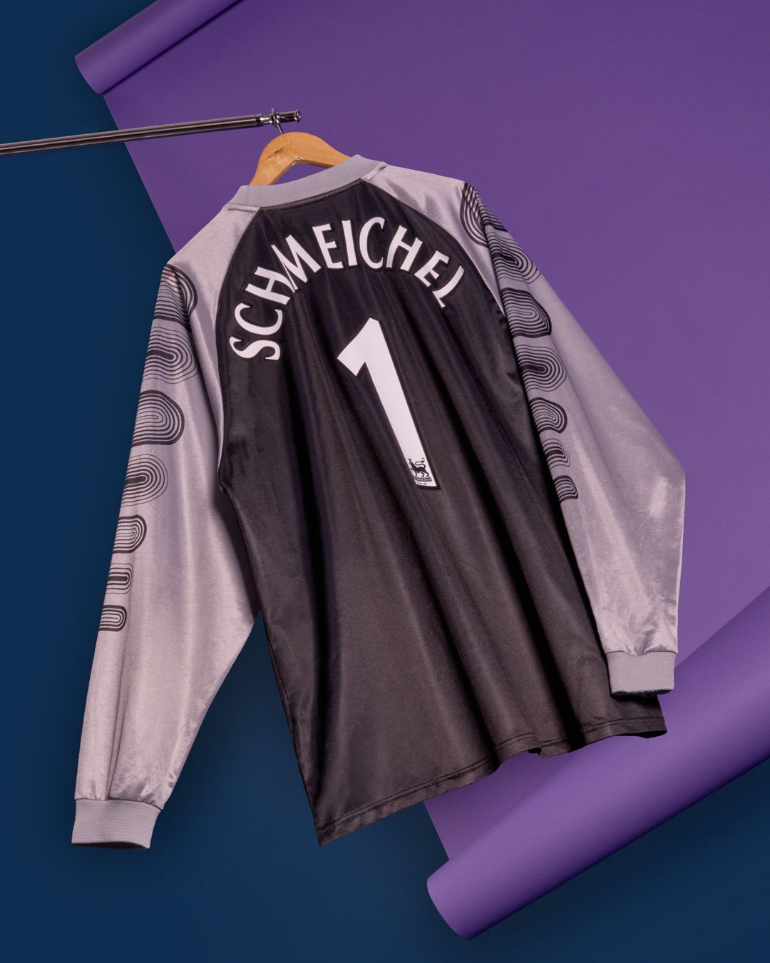 Aston Villa 2001 GK by Diadora | Schmeichel 🧤 Hitting the site on
