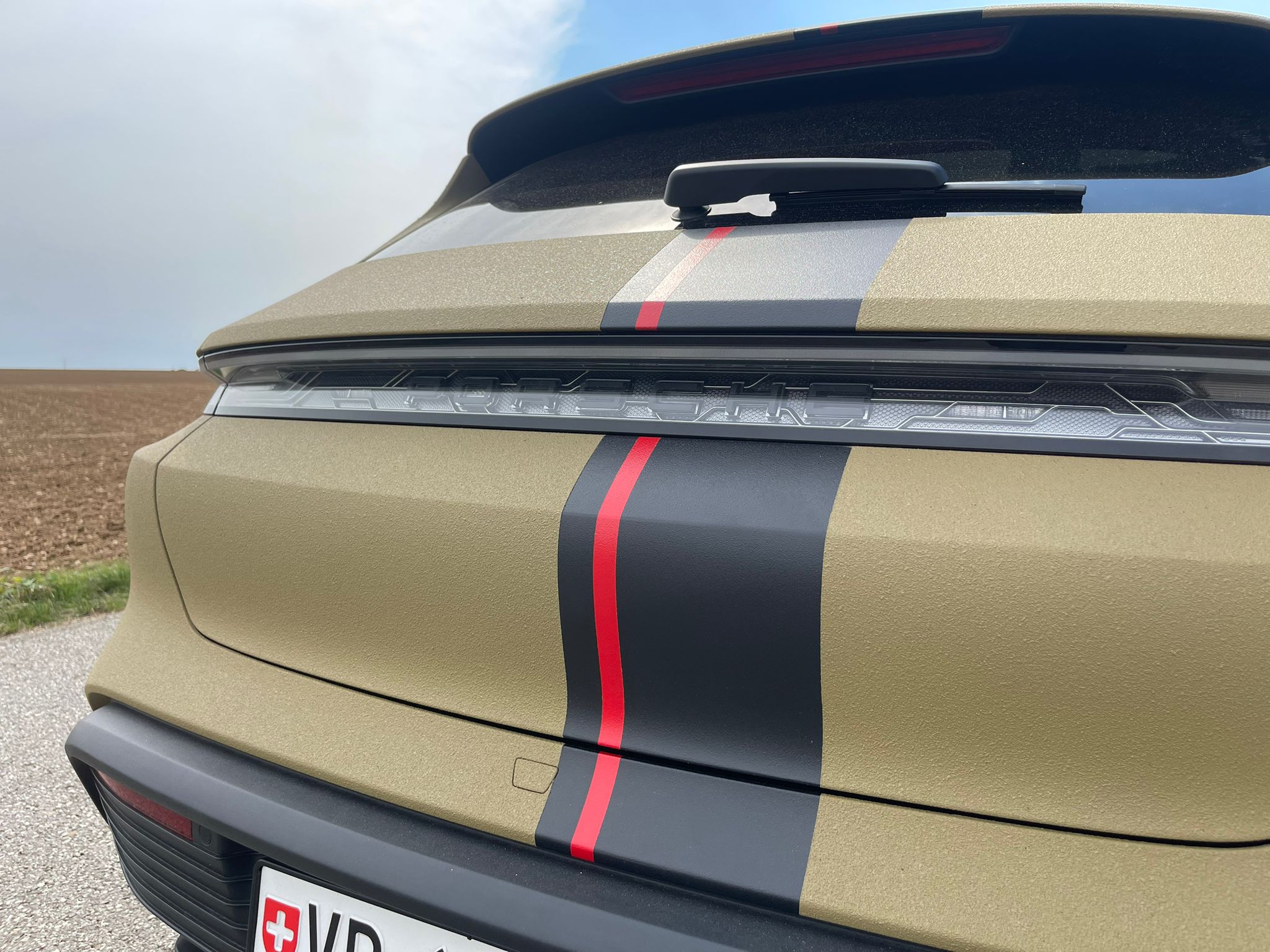 Raptor UK - This Porsche just got wrapped in toughness 💚 —... | Facebook