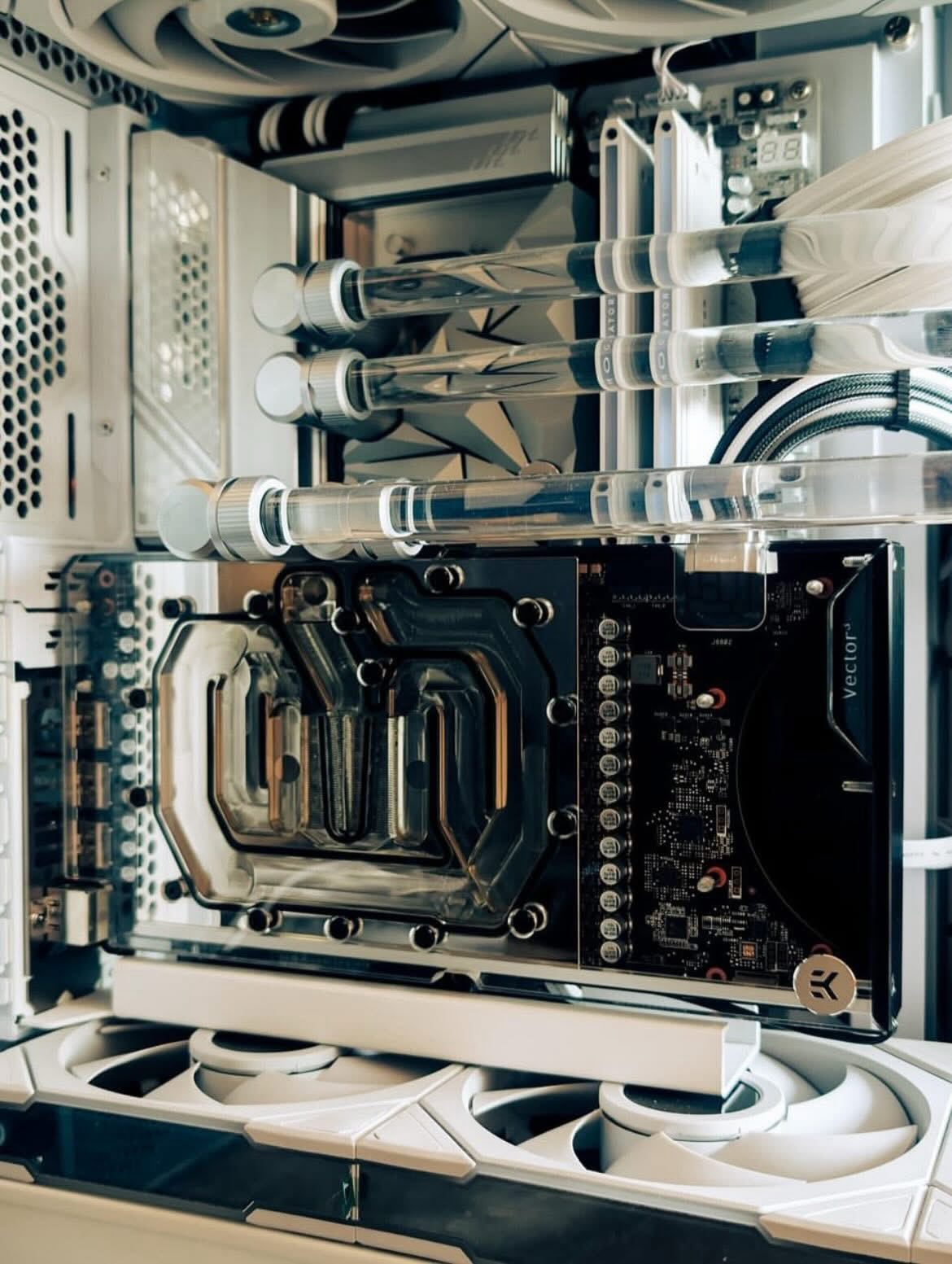 RTX 5090 | Ryzen 7 9800X3D 🔥 Check out this system by @u