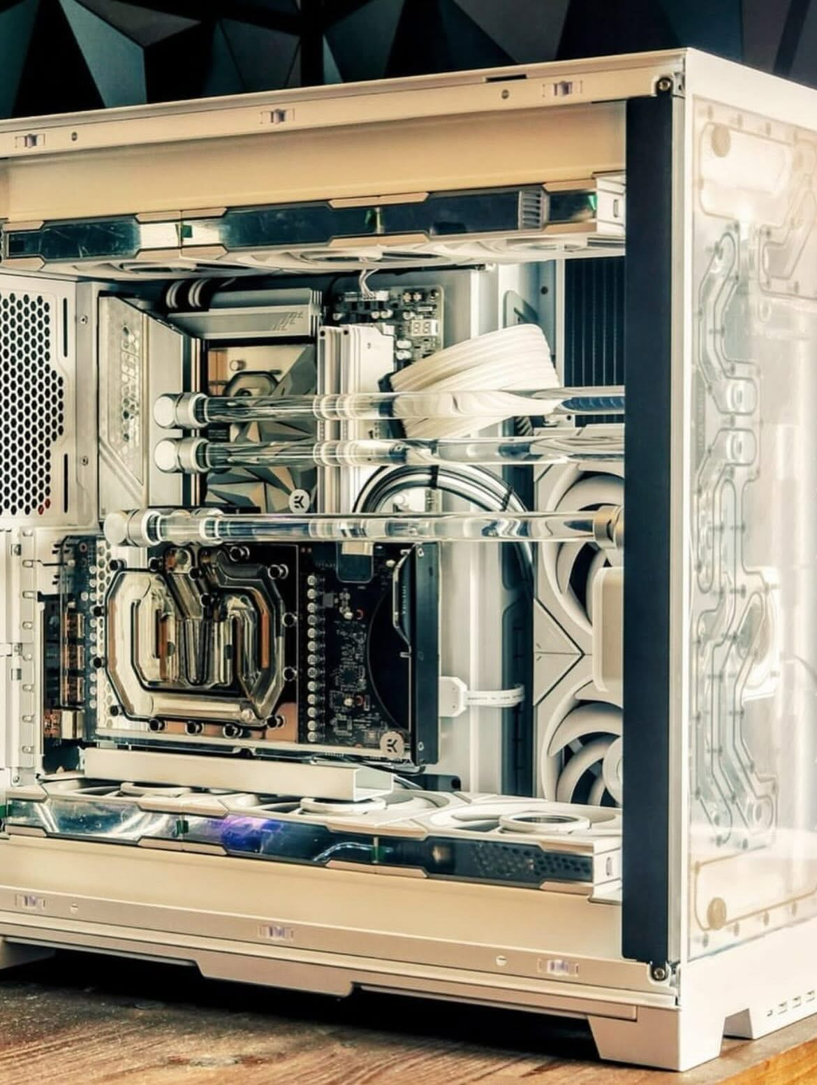 RTX 5090 | Ryzen 7 9800X3D 🔥 Check out this system by @u