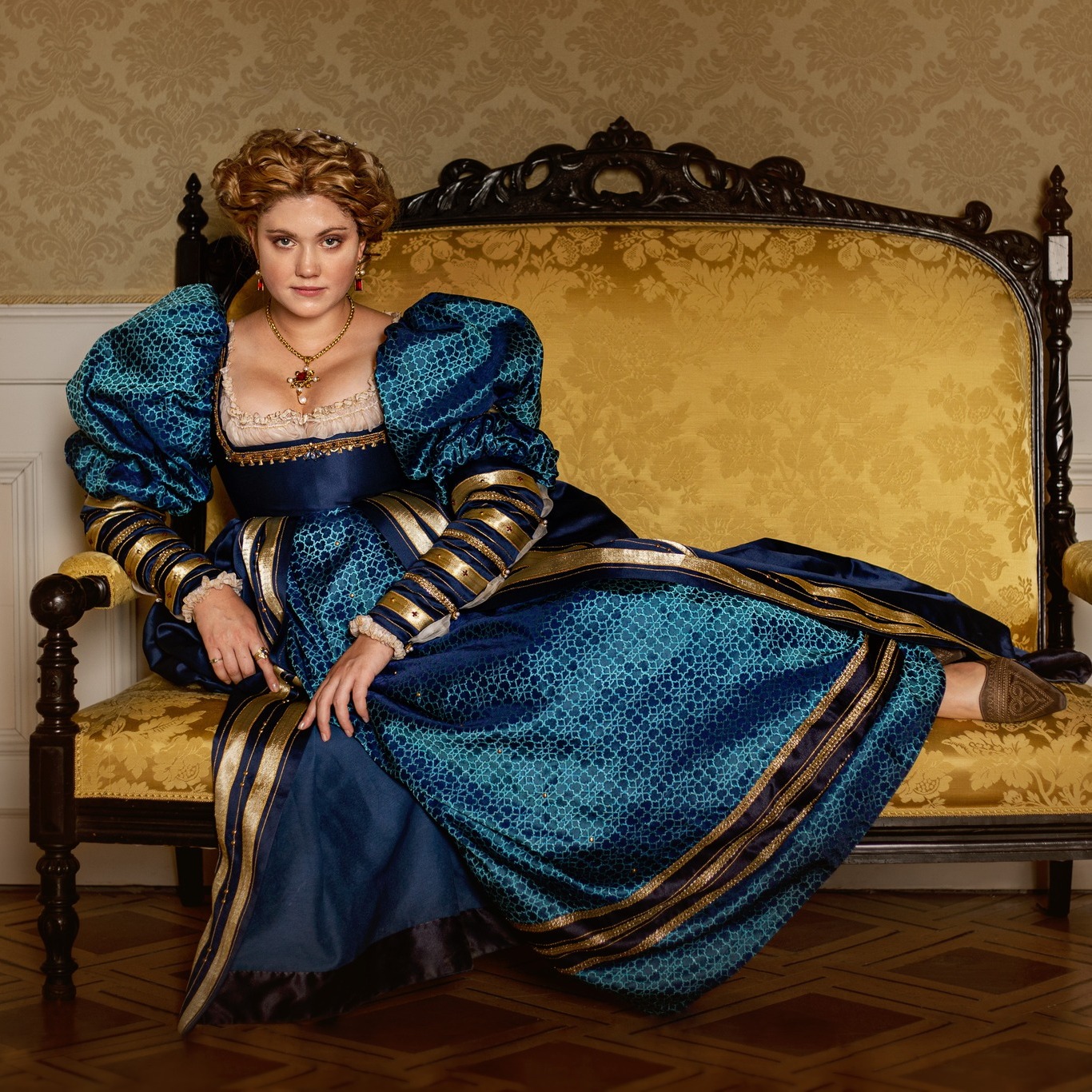 green and gold renaissance dress Looking for a like this? I have purchased the fabrics to make two: a eep emerald for me, a pastel green and brocade to make one for a 26.6.30年中增加10%折扣