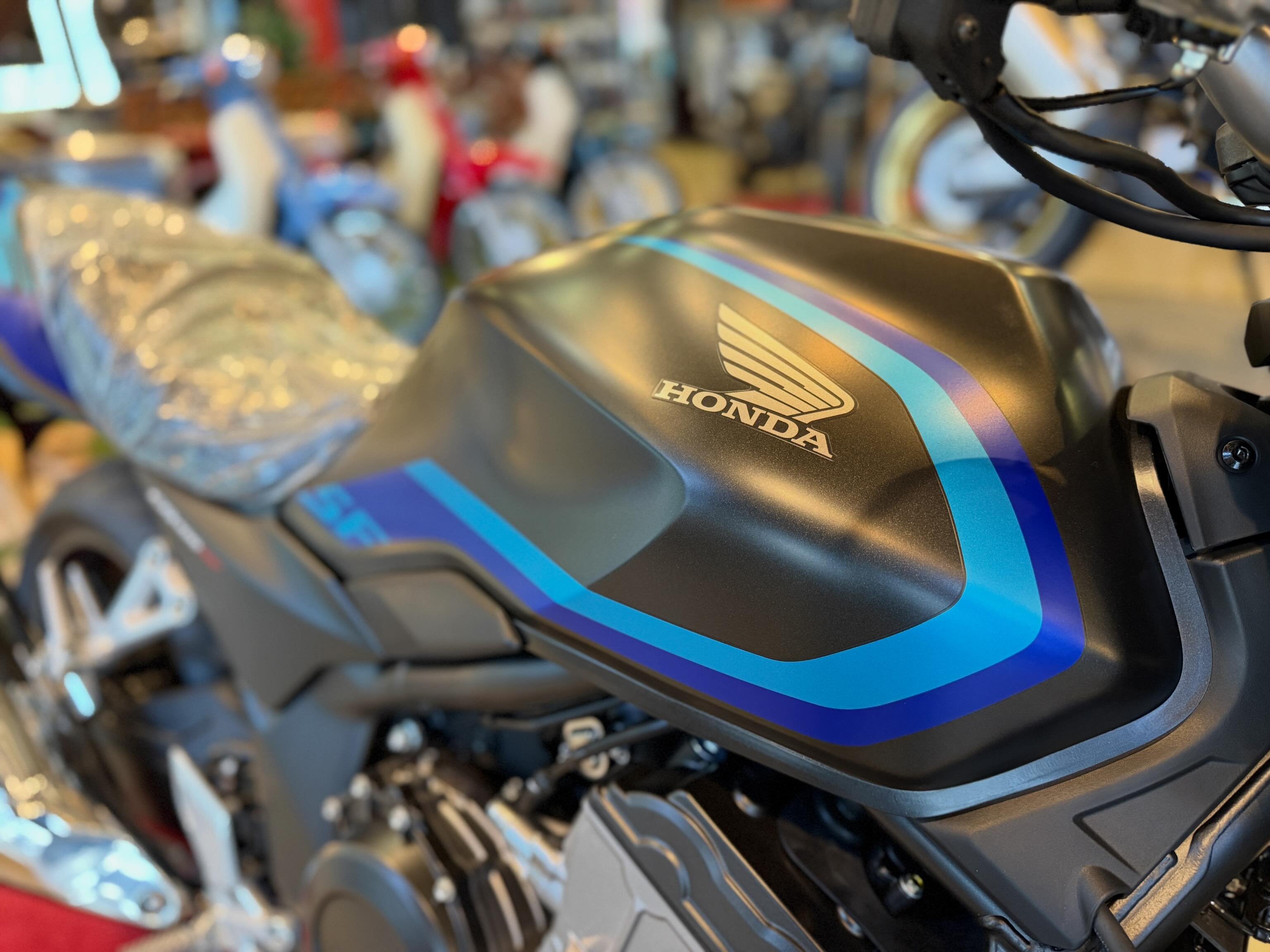 今、ホンダドリーム長崎にて話題の“スペンサーカラー”展示中