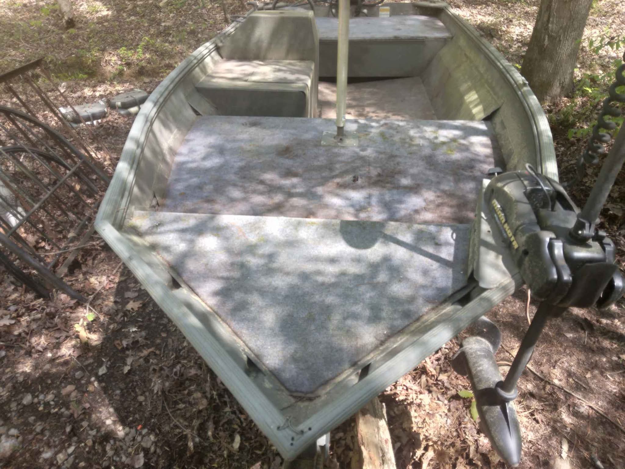 Lowe Roughneck R 1652 VPT Bass Boat with 50hp Mercury Outboard ...