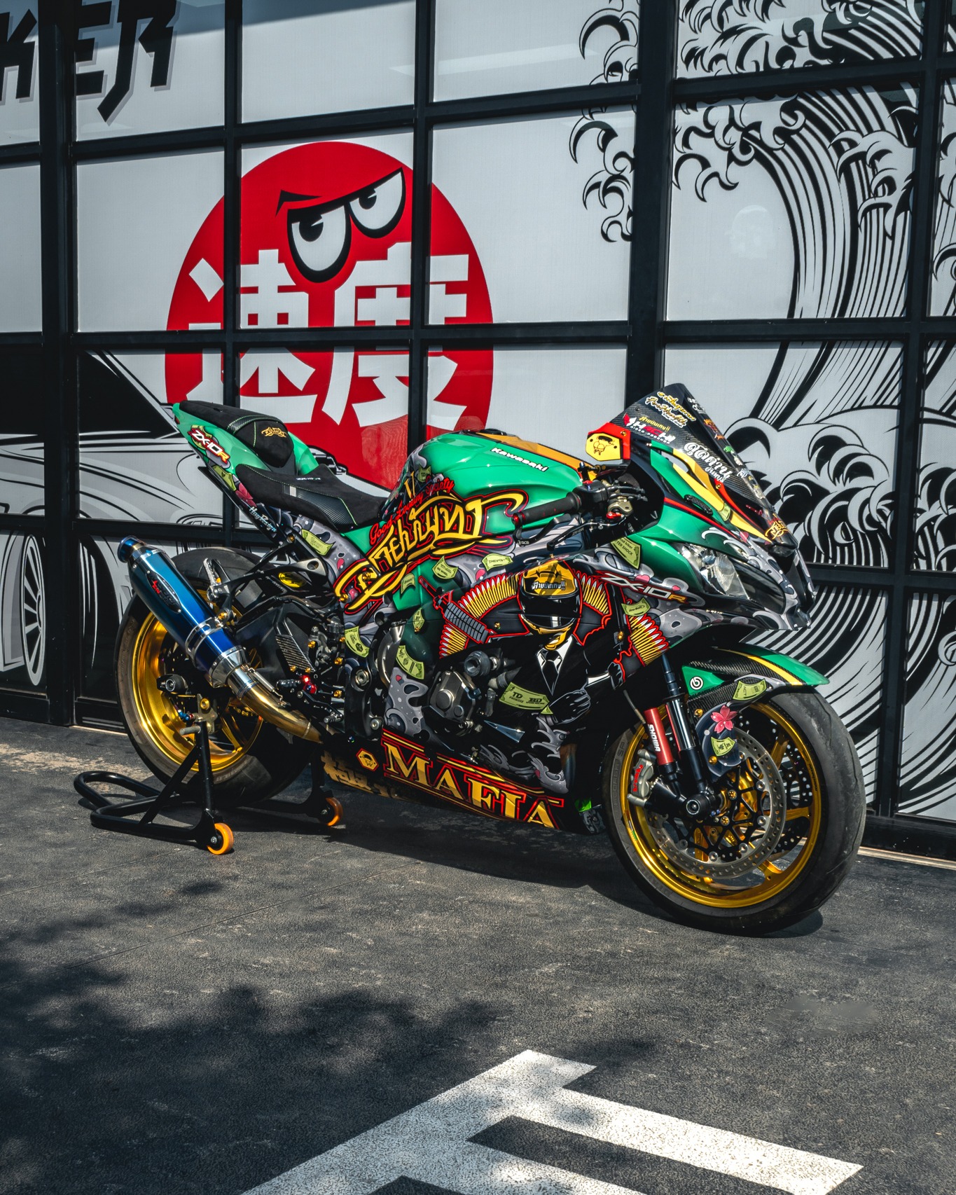 みみ Transforming the KAWASAKI ZX10R into a sharper, bolder, more
