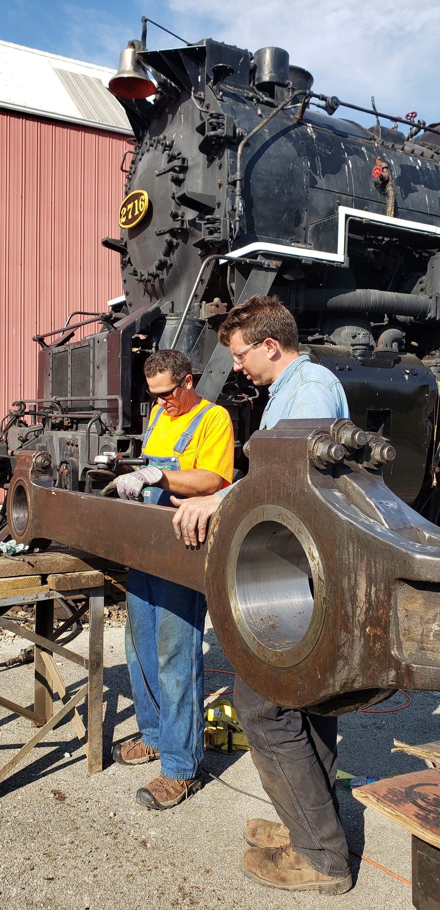 That - Servicing the main rods from the Chesapeake & Ohio 2716 in ...