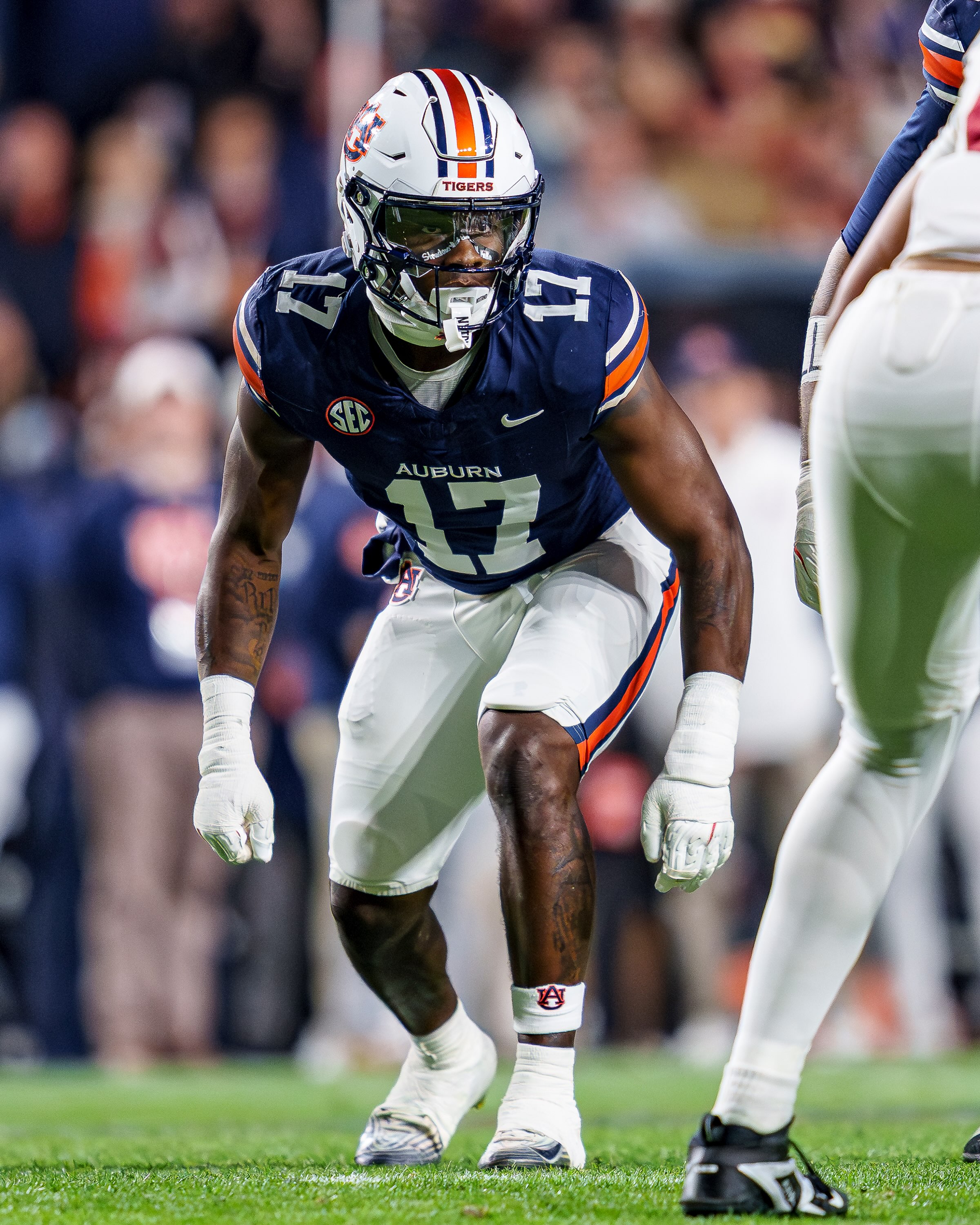 Auburn - One of college football's top defenders 😤🦅 Xavier