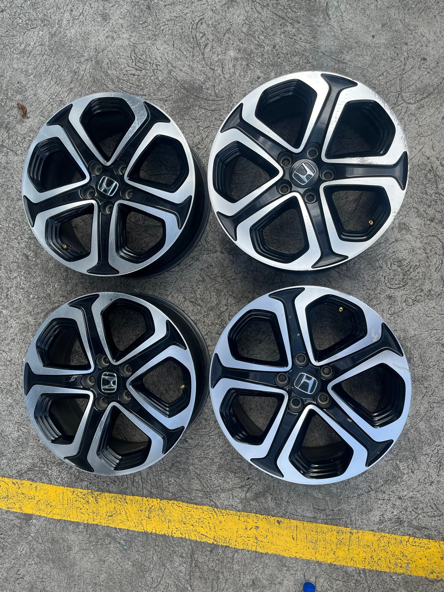 ? 15” Vorsteiner 687 mags 4 Holes pcd 100 with 195-65-15 Pirelli 