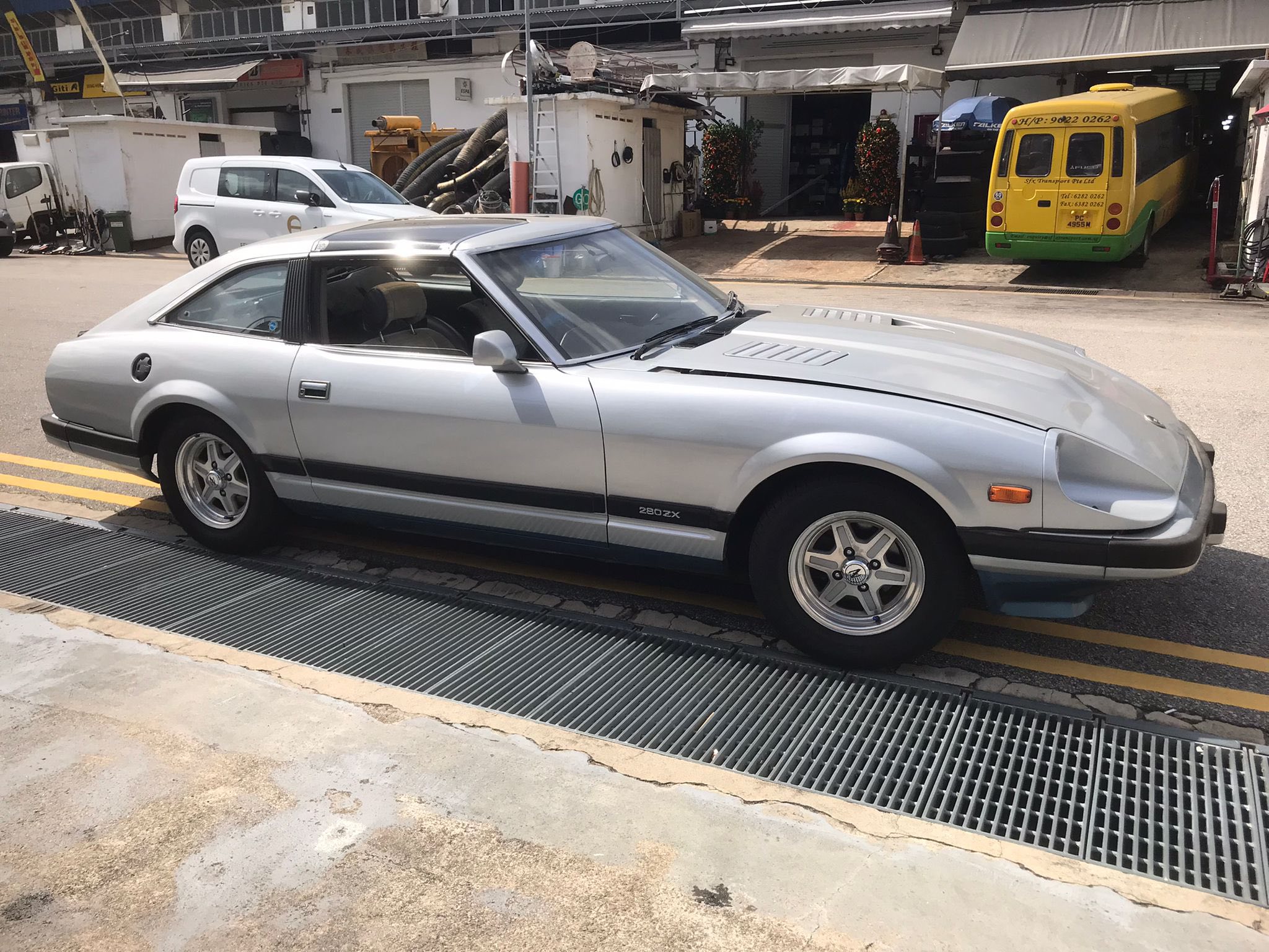 はる Classic Japanese legend on Singapore roads. Datsun 280ZX proudly