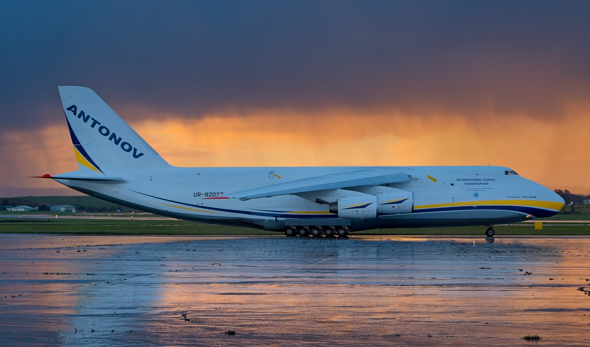 Antonov - UR-82008 - AN124-100M (Philadelphia 1/17/2014)