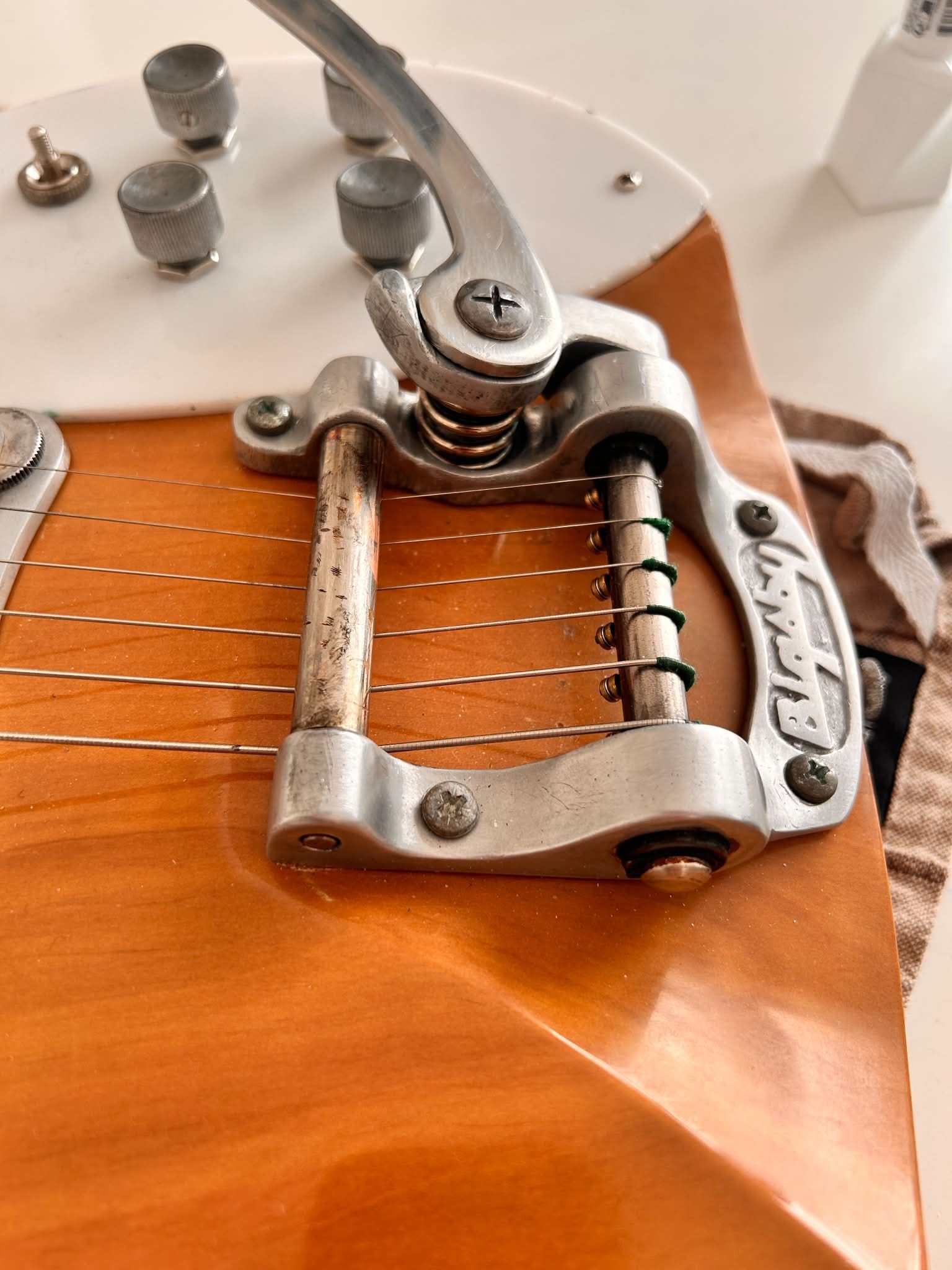 Has anyone tried a Bigsby B5 on a Rickenbacker?