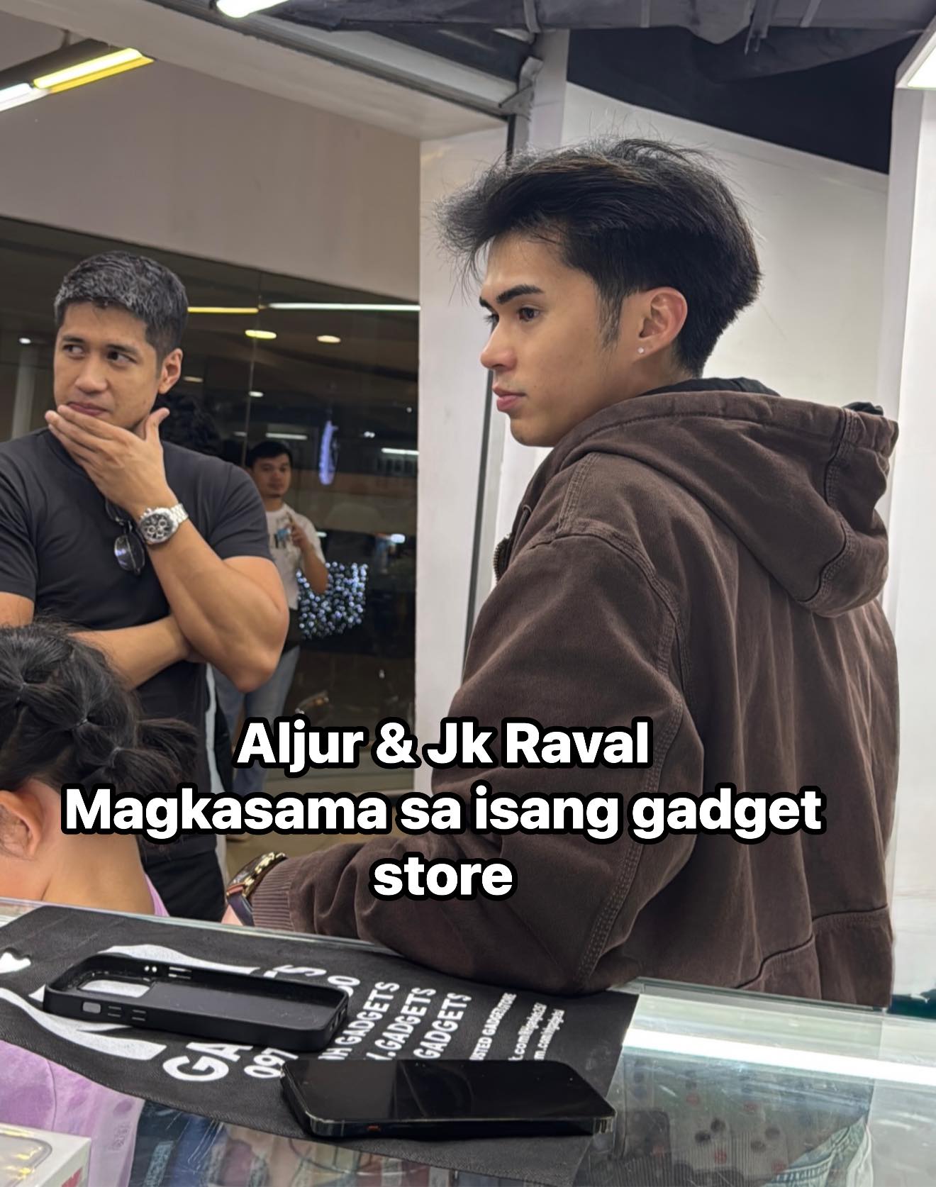 Latest - Aljur Abrenica at Jk Raval magkasama sa isang gadget store ...