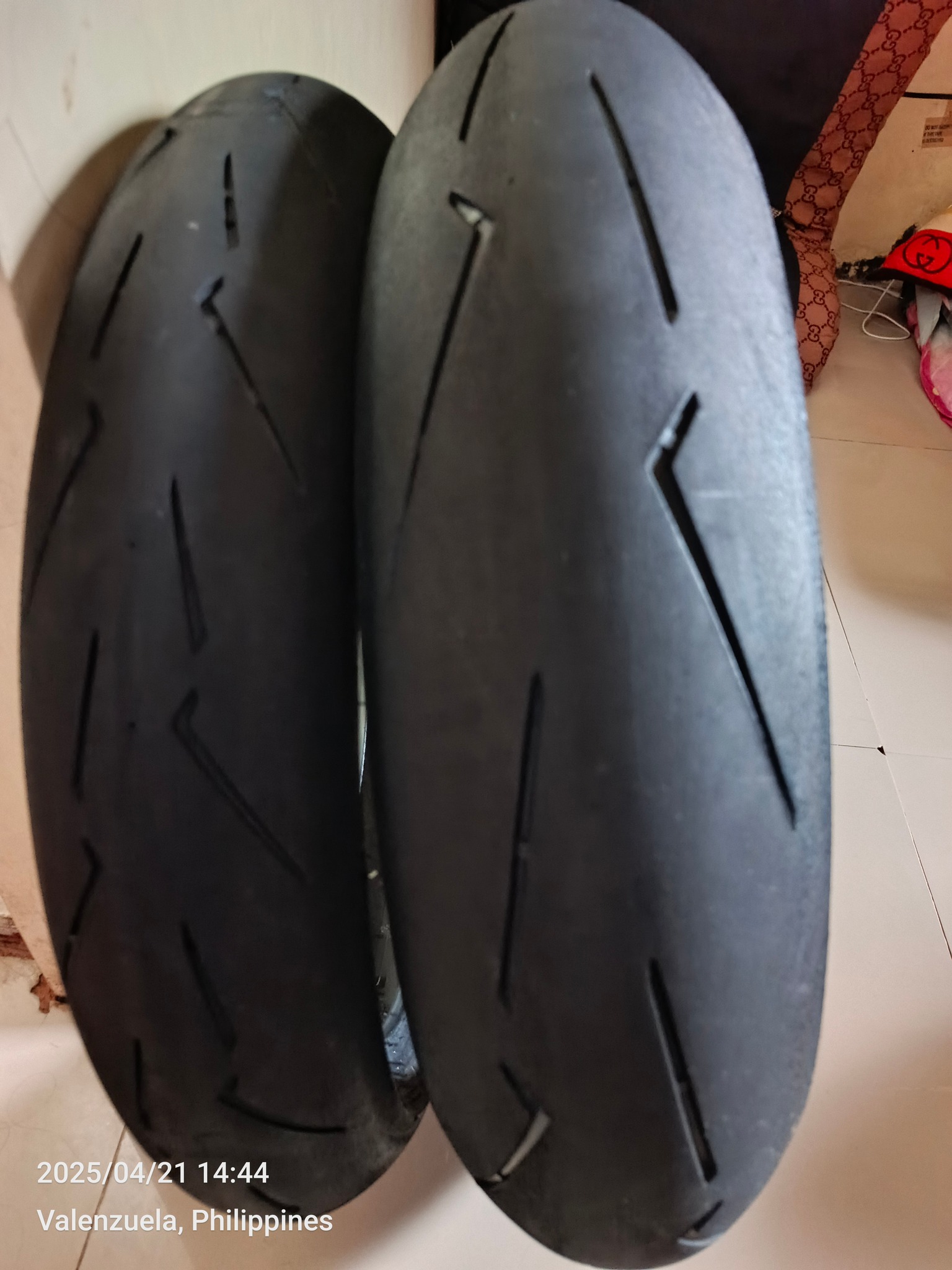 FS. Used race tire ??PIRELLI SUPERCORSA SC1 V4 110/70-17 140/70 