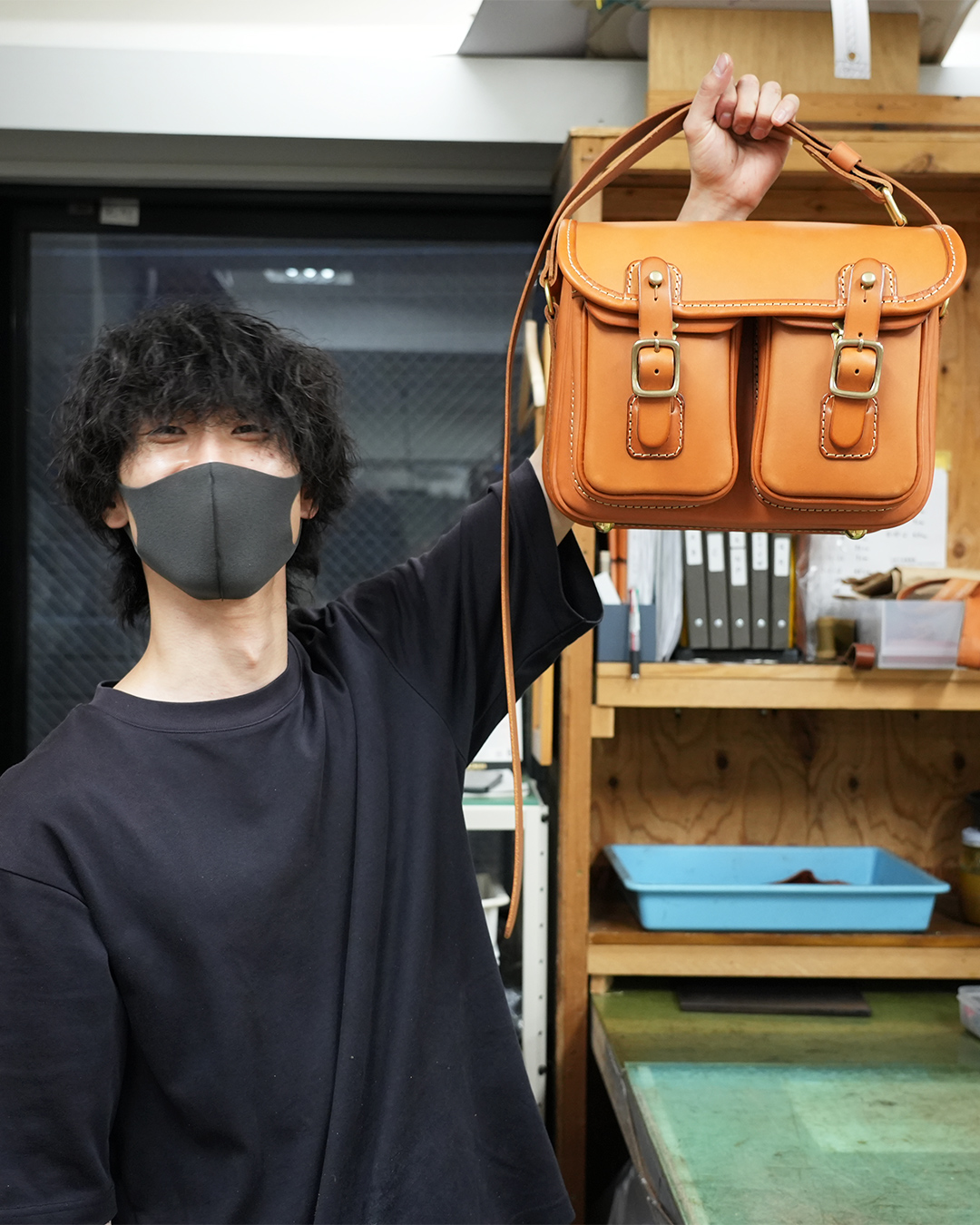 Herz 革 紙袋 レザーバッグ シンプルで使いやすい紙袋を革で作った革
