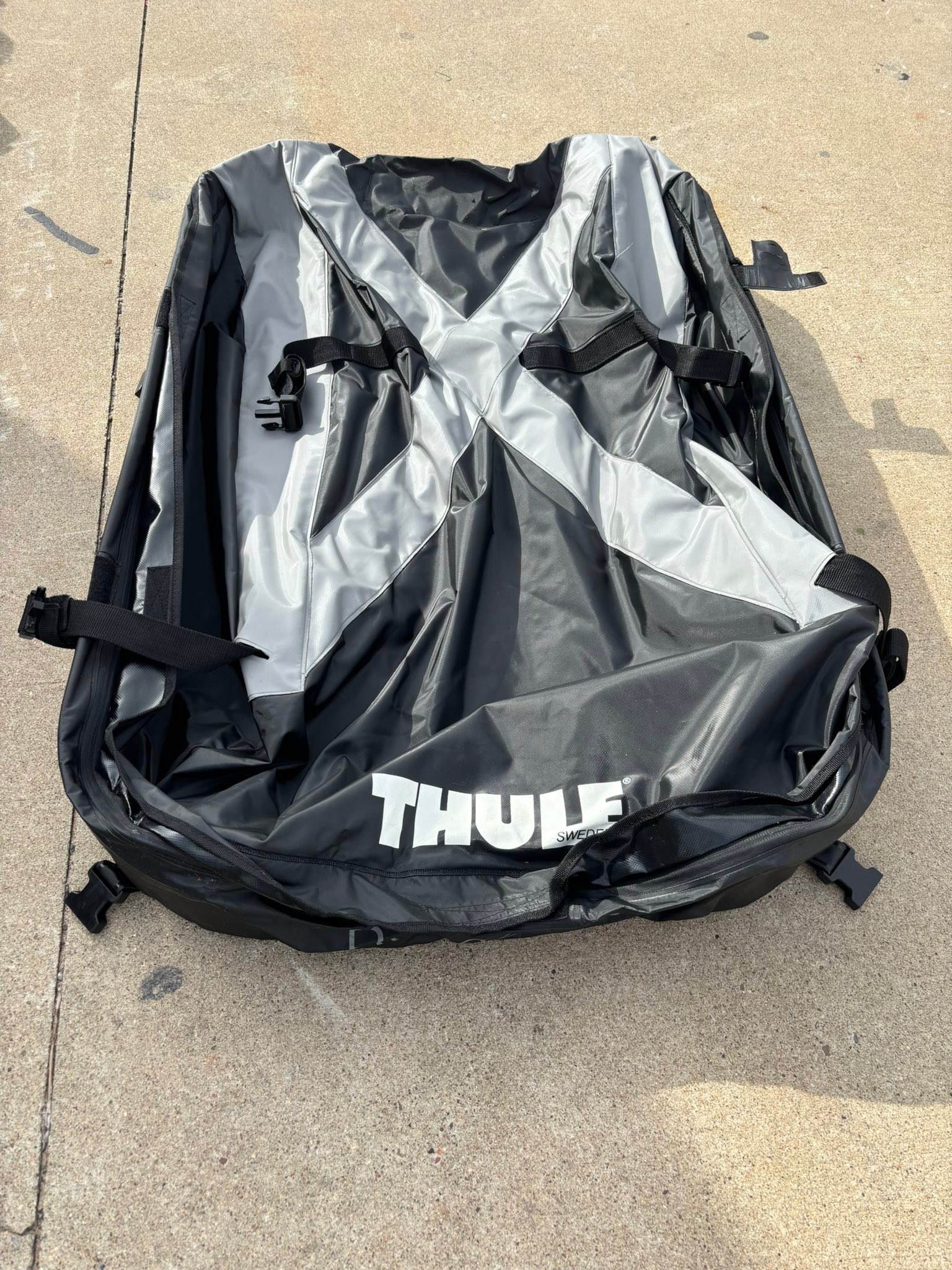 【hide3018917】THULE Ranger 90 新品 未使用 Thule Sweden Ranger 90 collapsible cargo bag for roof of vehicle