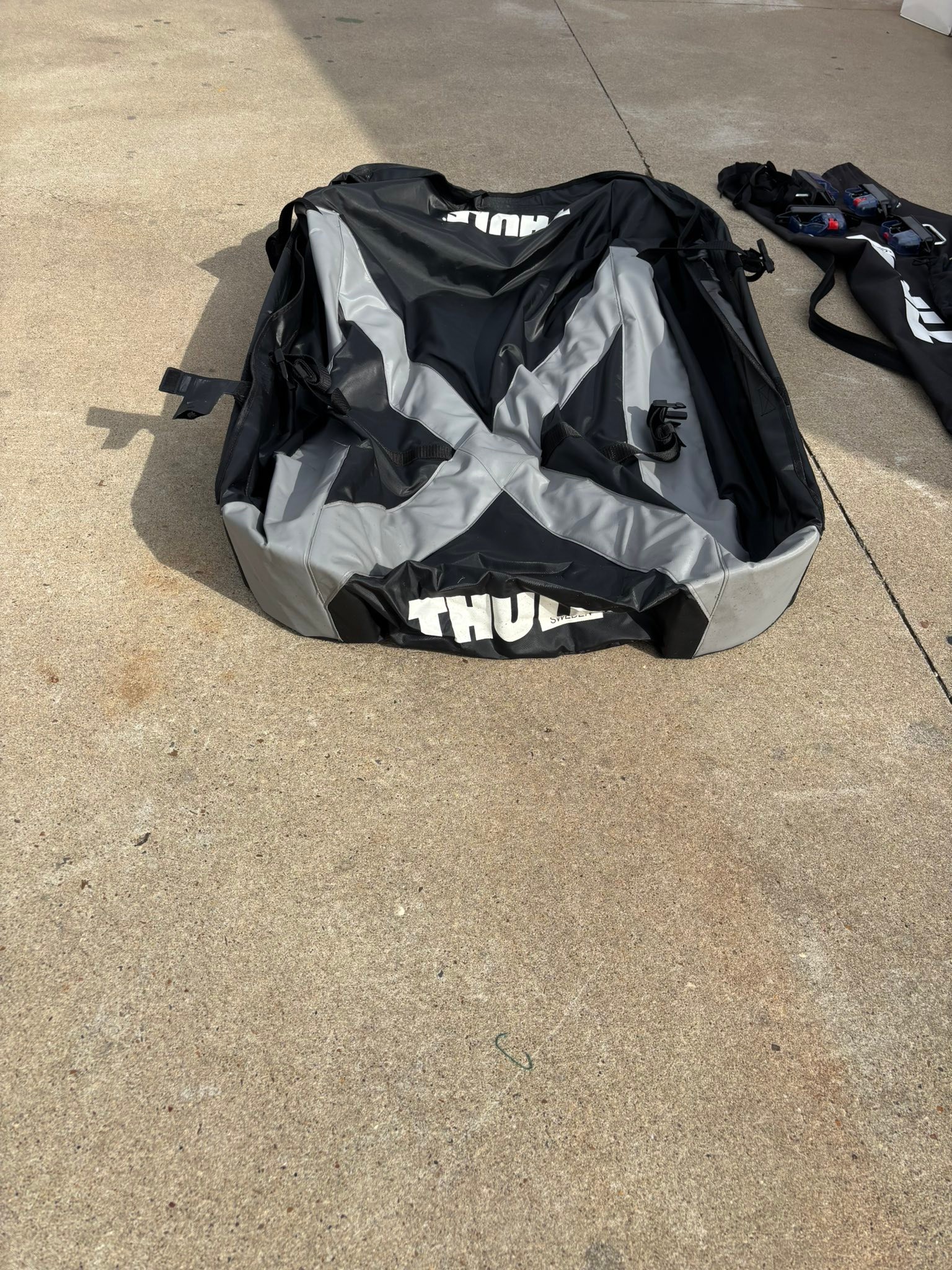 Thule Sweden Ranger 90 collapsible cargo bag for roof of vehicle