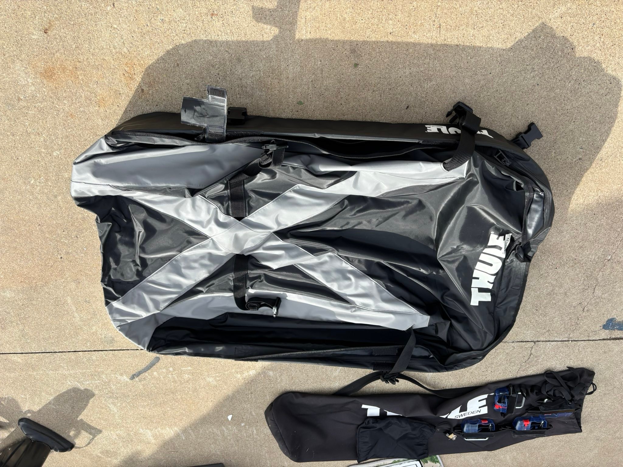 Thule Sweden Ranger 90 collapsible cargo bag for roof of vehicle