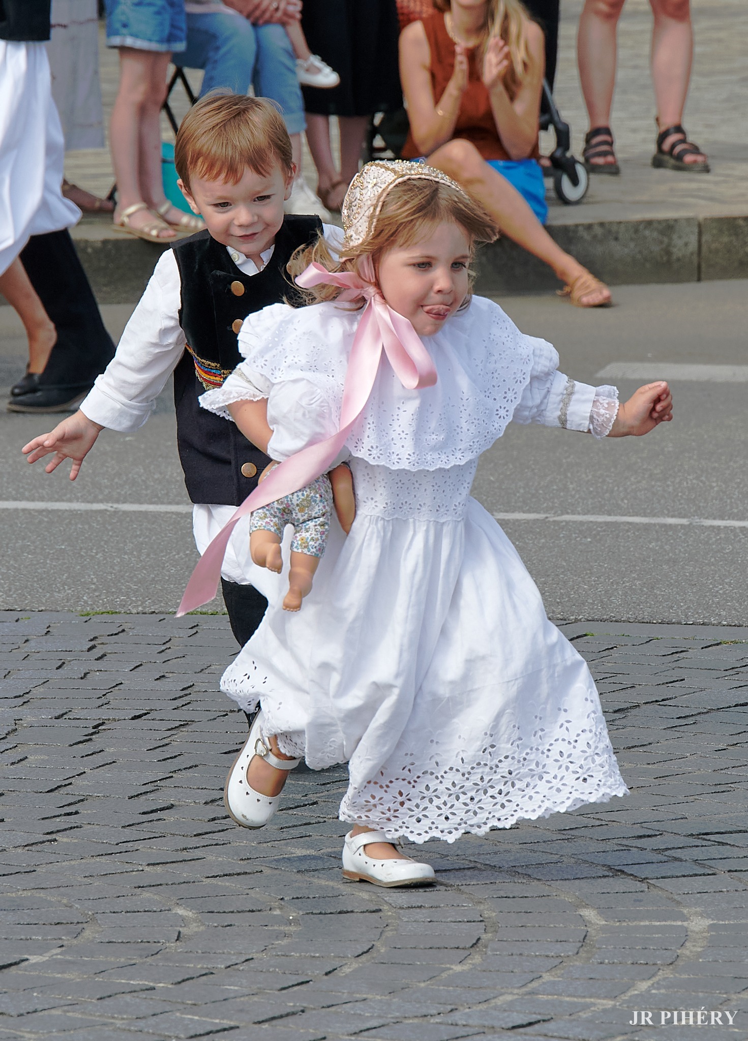 📸 Retour en images sur la Grande Parade du Festival des Filets Bleus ...