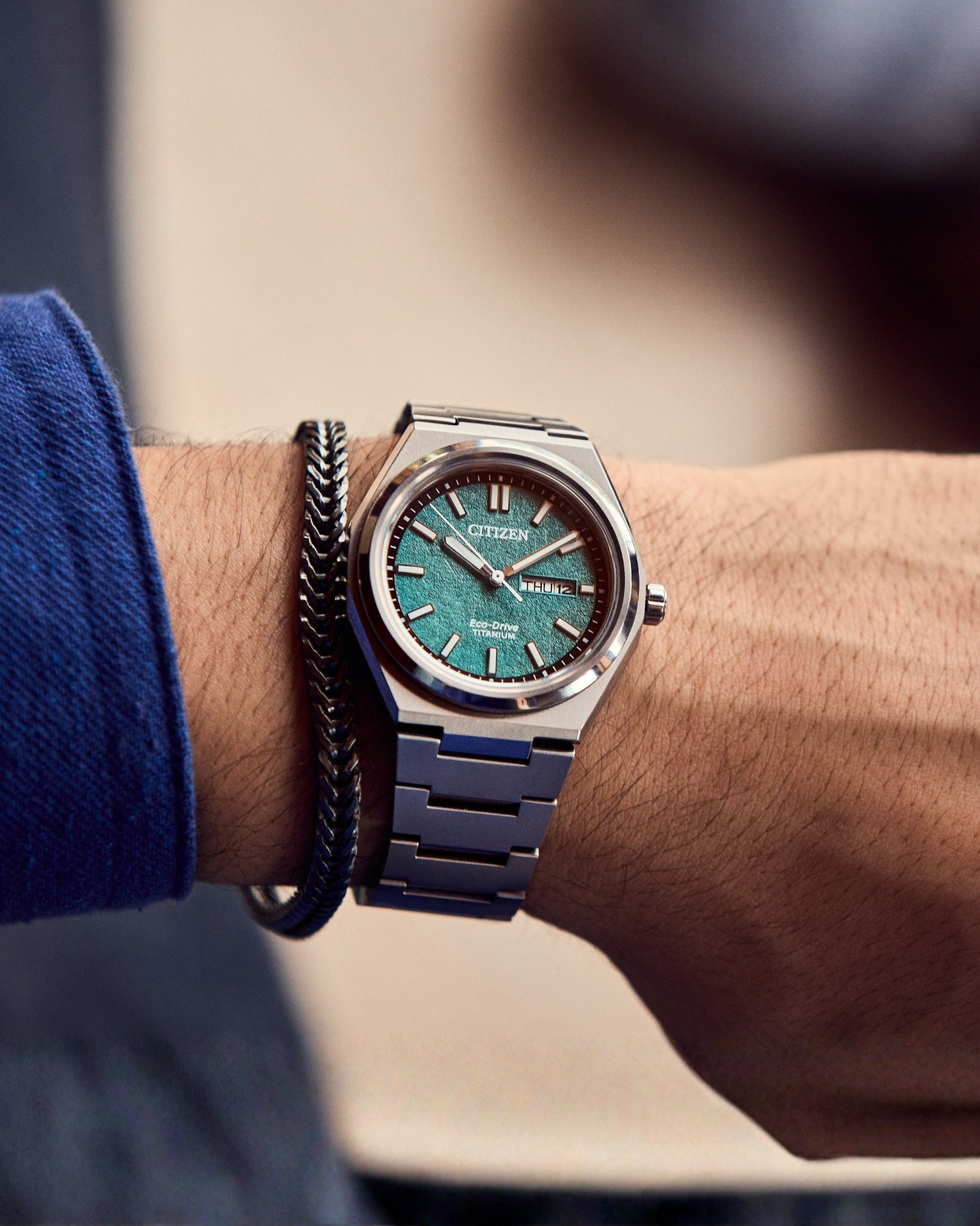 The Zenshin features a 39mm Super Titanium case and matching Super