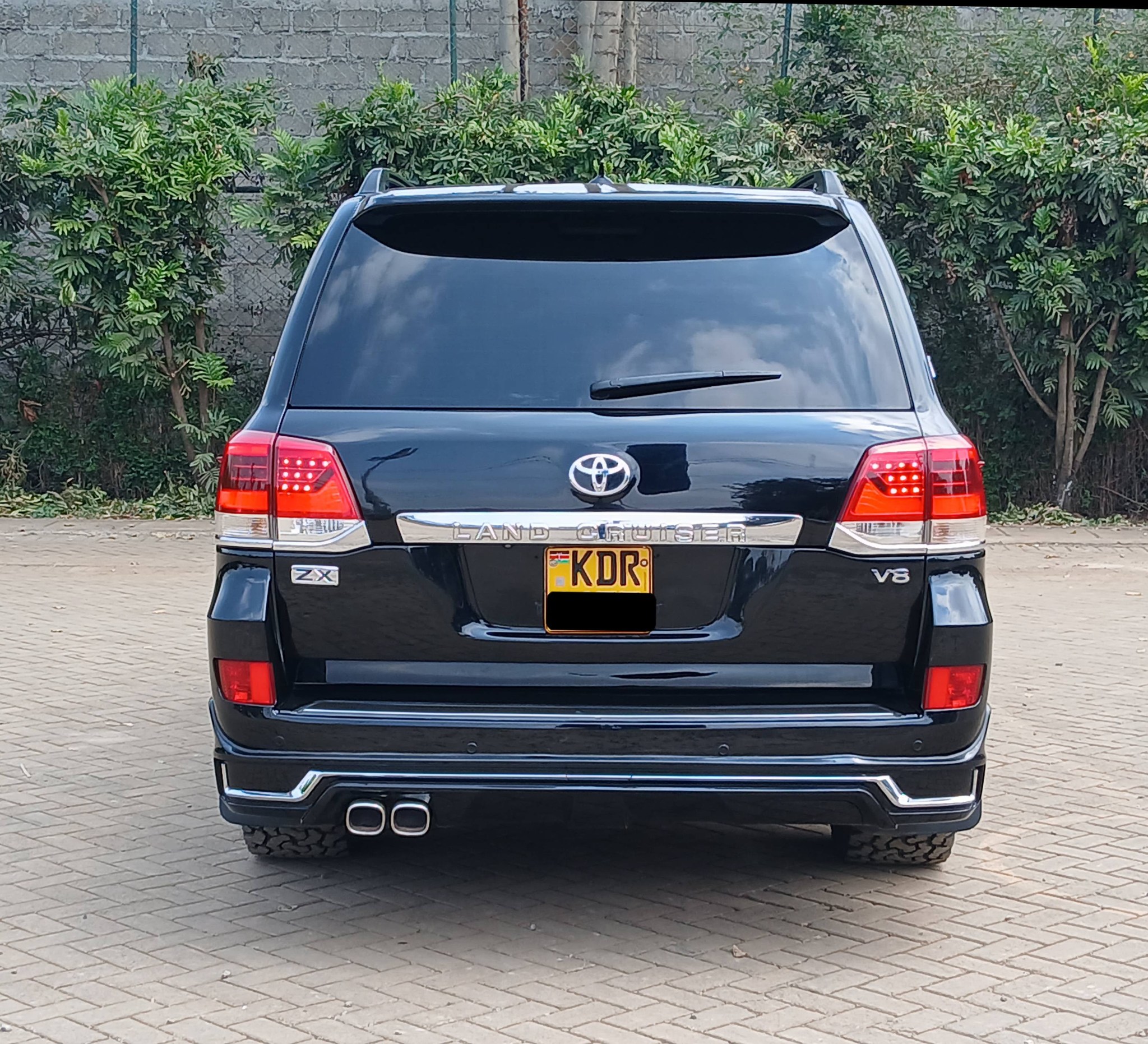 2011 Toyota Landcruiser V8 ZX. Auto. 4700cc. Petrol. 7 seater