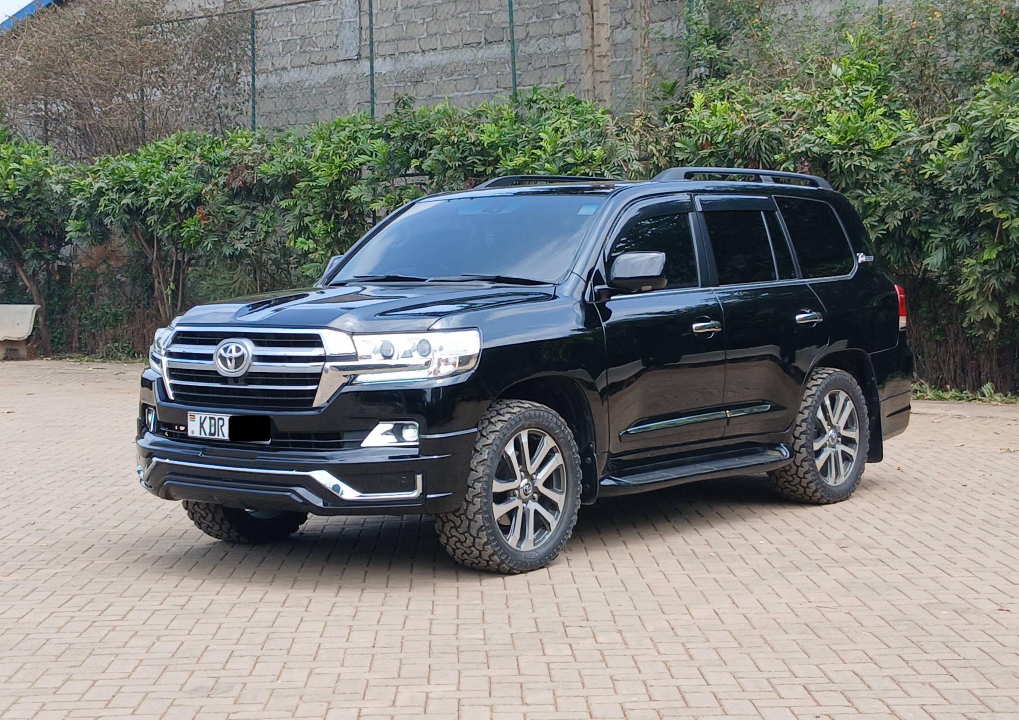 2011 Toyota Landcruiser V8 ZX. Auto. 4700cc. Petrol. 7 seater