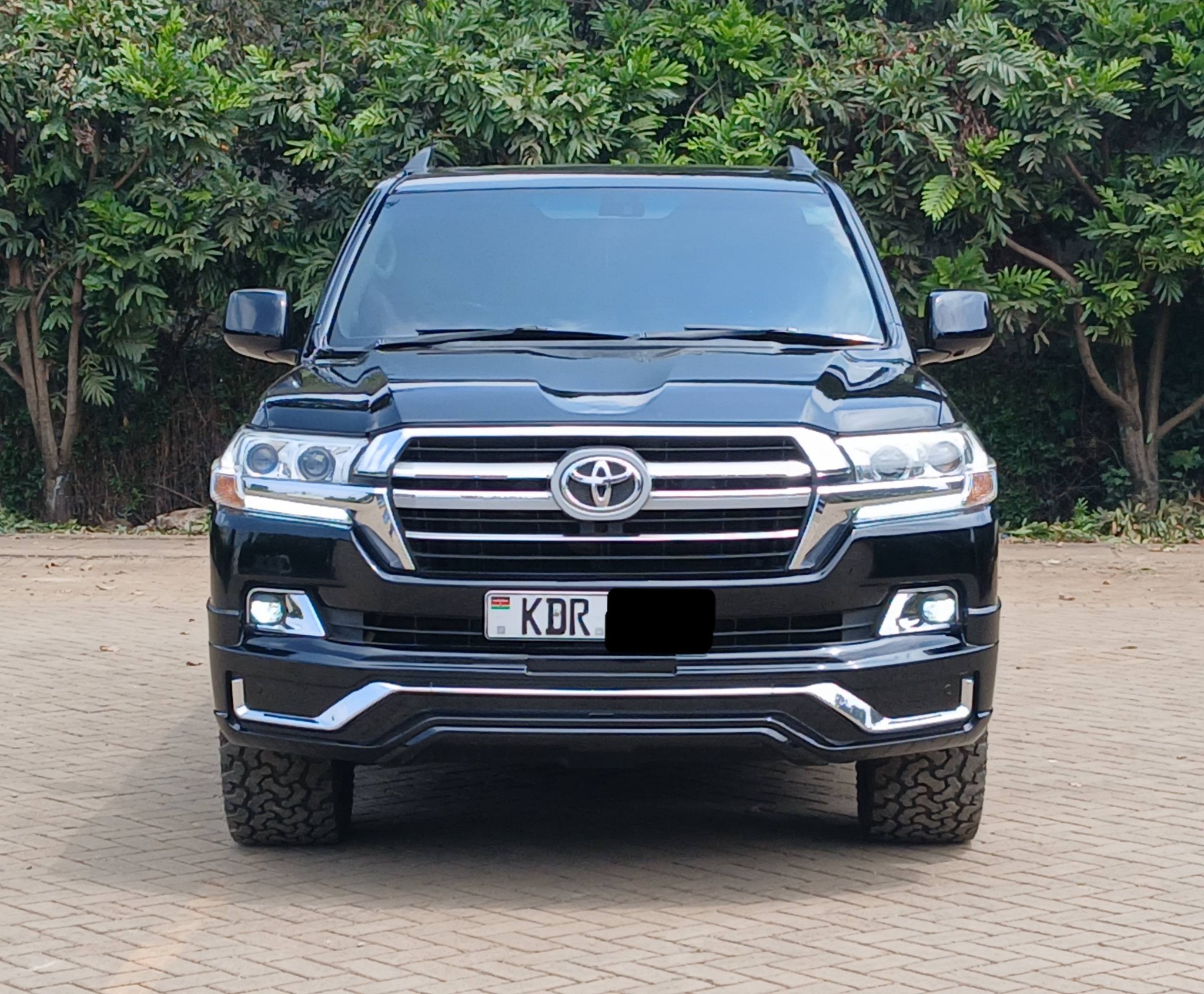 Ｒ 2011 Toyota Landcruiser V8 ZX. Auto. 4700cc. Petrol. 7 seater