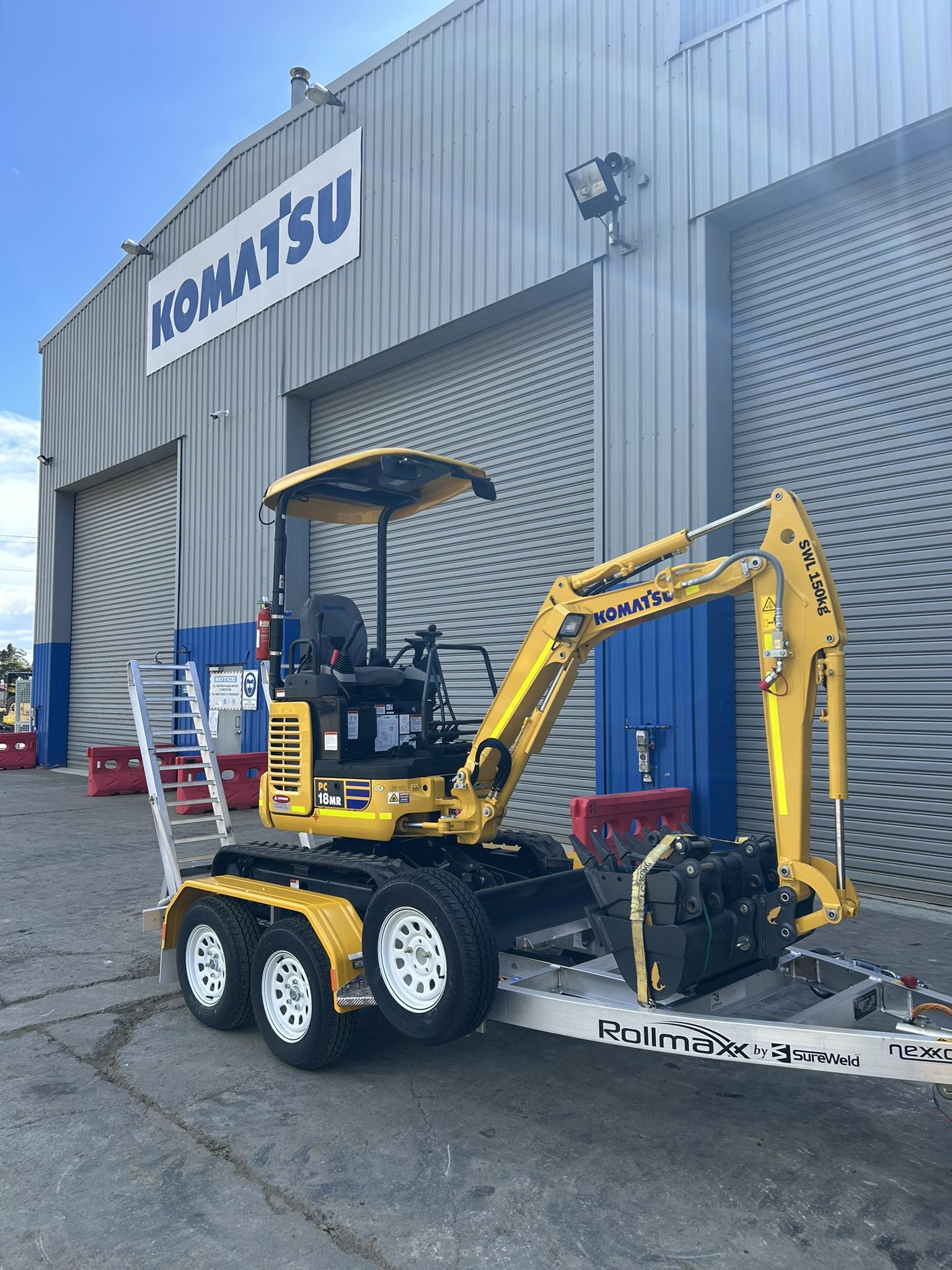 Our second new Komatsu PC18MR-3 has arrived ???