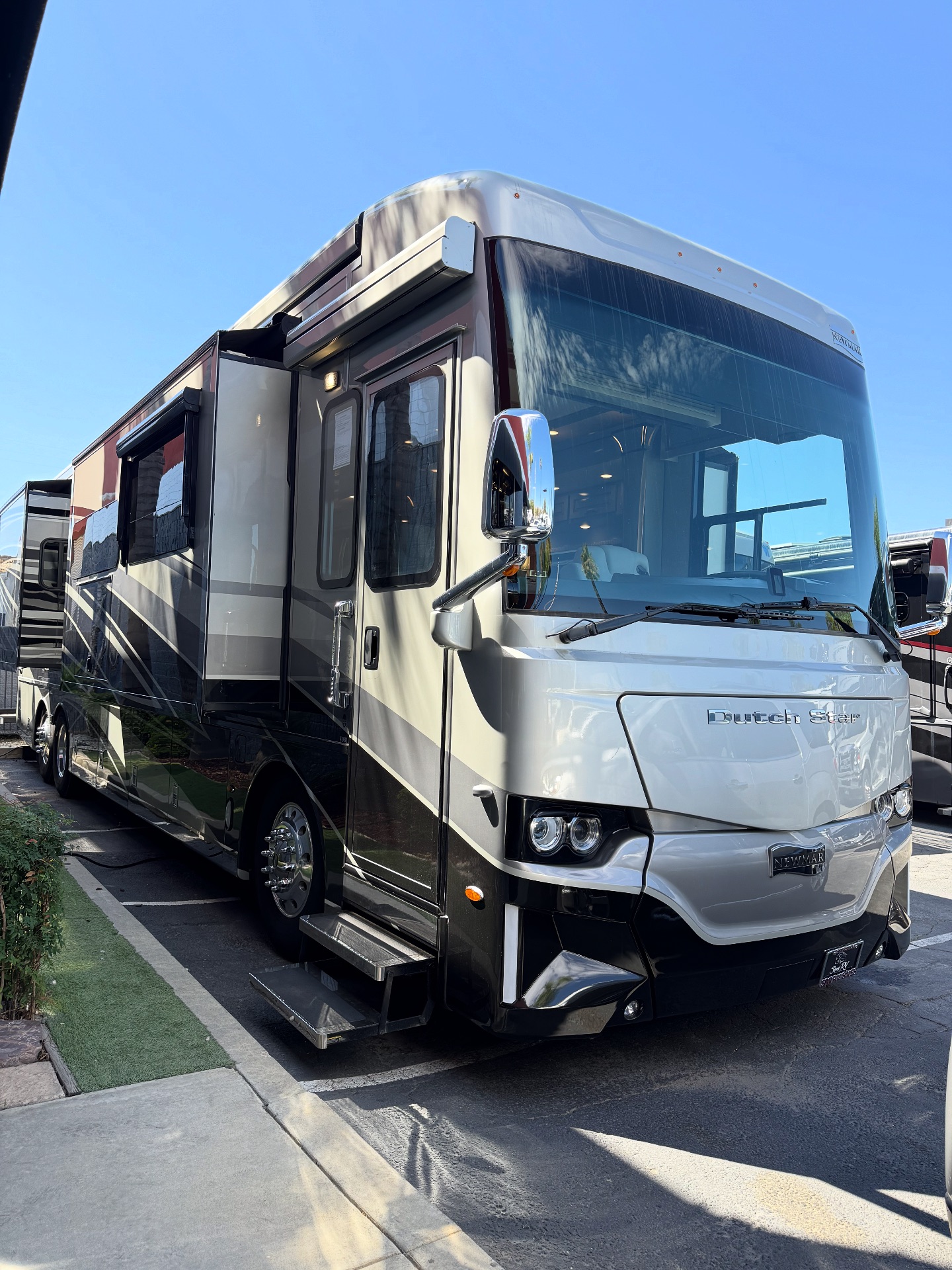 Simi RV - This 2023 Newmar Dutch Star 4081 isn’t just a... | Facebook