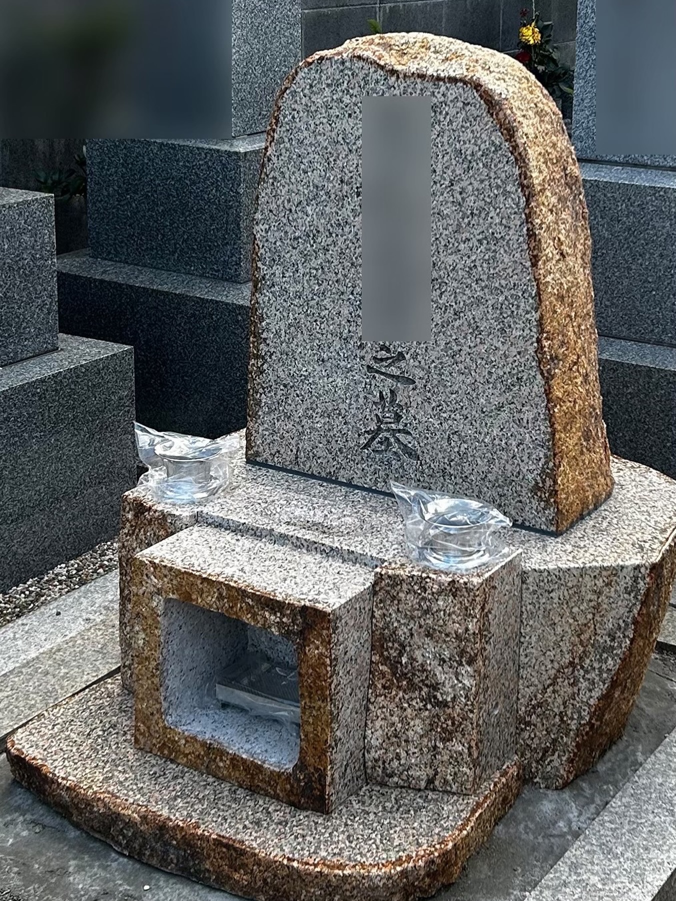 ? 世界で最も硬いインドの最高級黒御影石【クンナム】にて洋墓を建て 