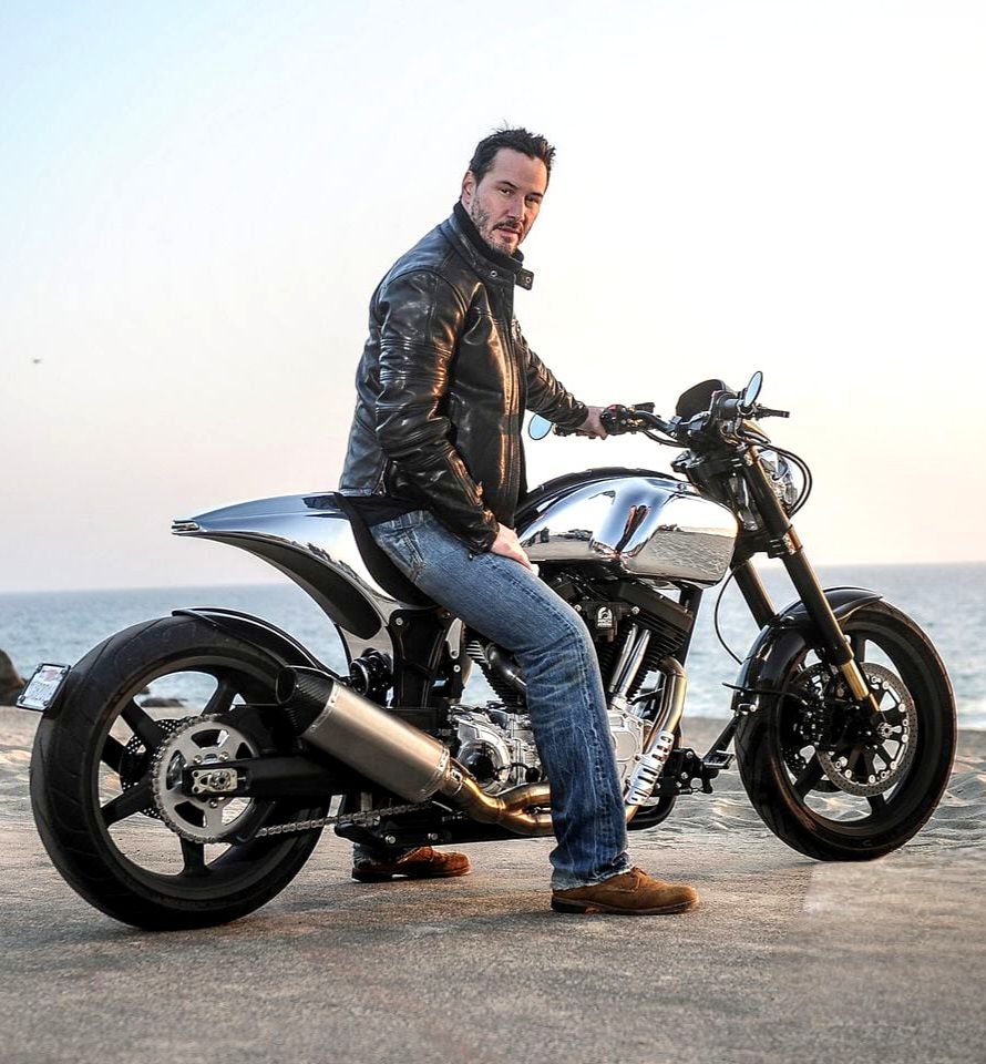 Cafe - Keanu Reeves posing with an Arch Motorcycle KRGT-1 🖤⚡🖤 | Facebook