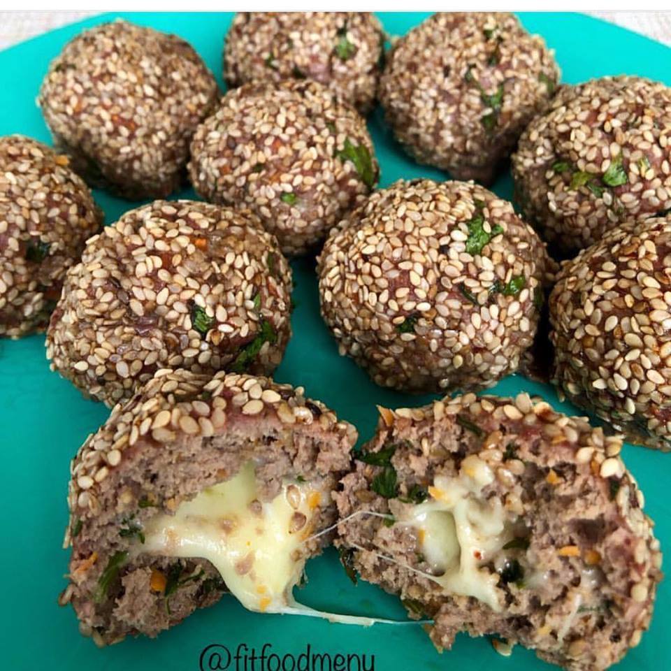 Low Carb Fit Form - 💪Almôndegas recheadas com queijo e crosta de ...