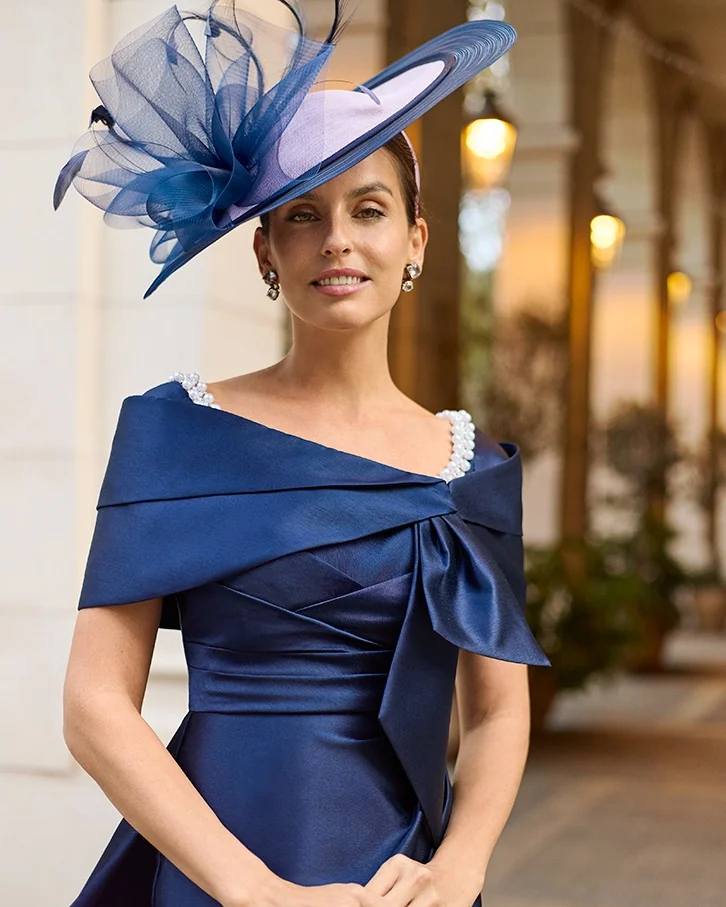 💎PEARLS & NAVY💎 A navy dress is a forever classic, and pearl embellishments only add more glamour! More details online: https://sineadsboutique.com/product/couture-club-dress-with-bow-pearl -on-neckline-mika-navy