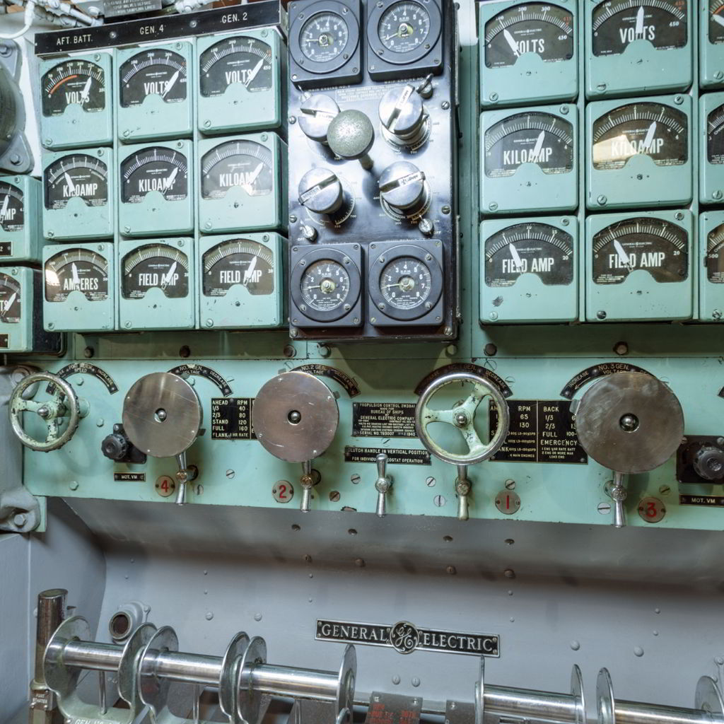 Cockpit360 - 360° view of the USS Bowfin's Maneuvering Room. The USS ...