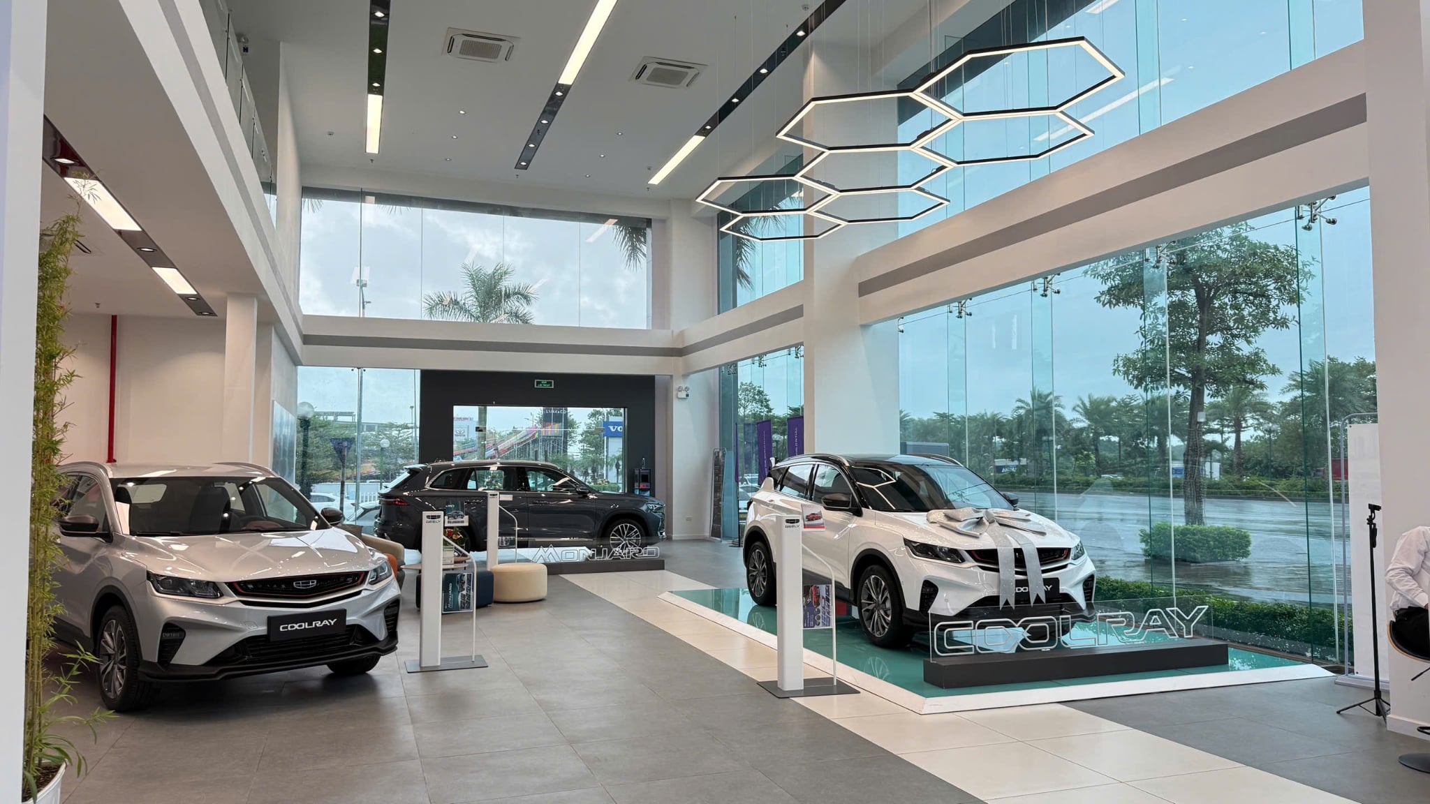CafeF - 150 showroom, 70 xưởng dịch vụ trong năm 2025, Tasco Auto đang ...