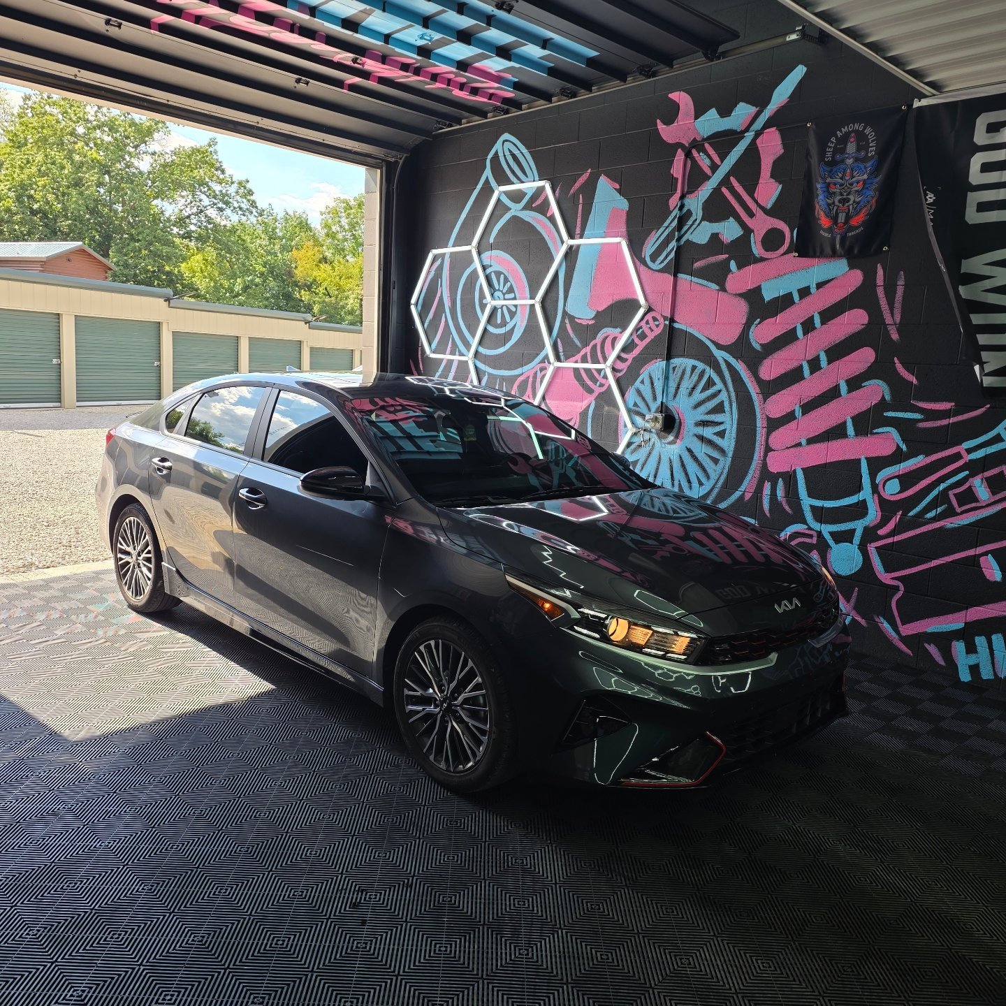 Infinite - 🔥 Fresh tint setup on this Kia! 🔥 🔹 Ceramic 35% on the rear ...
