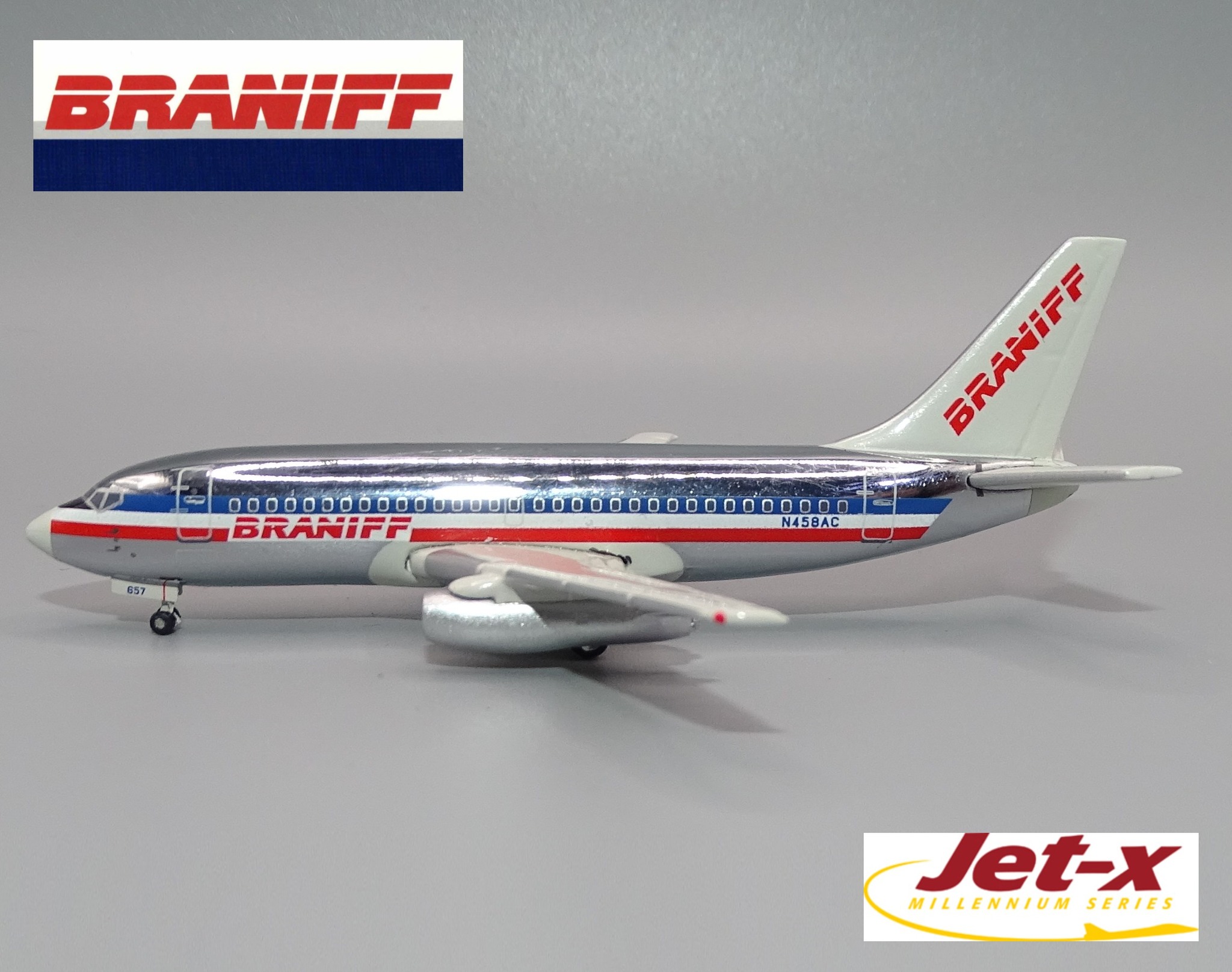 Pan Am 737-200 jet box model in 1/600 scale