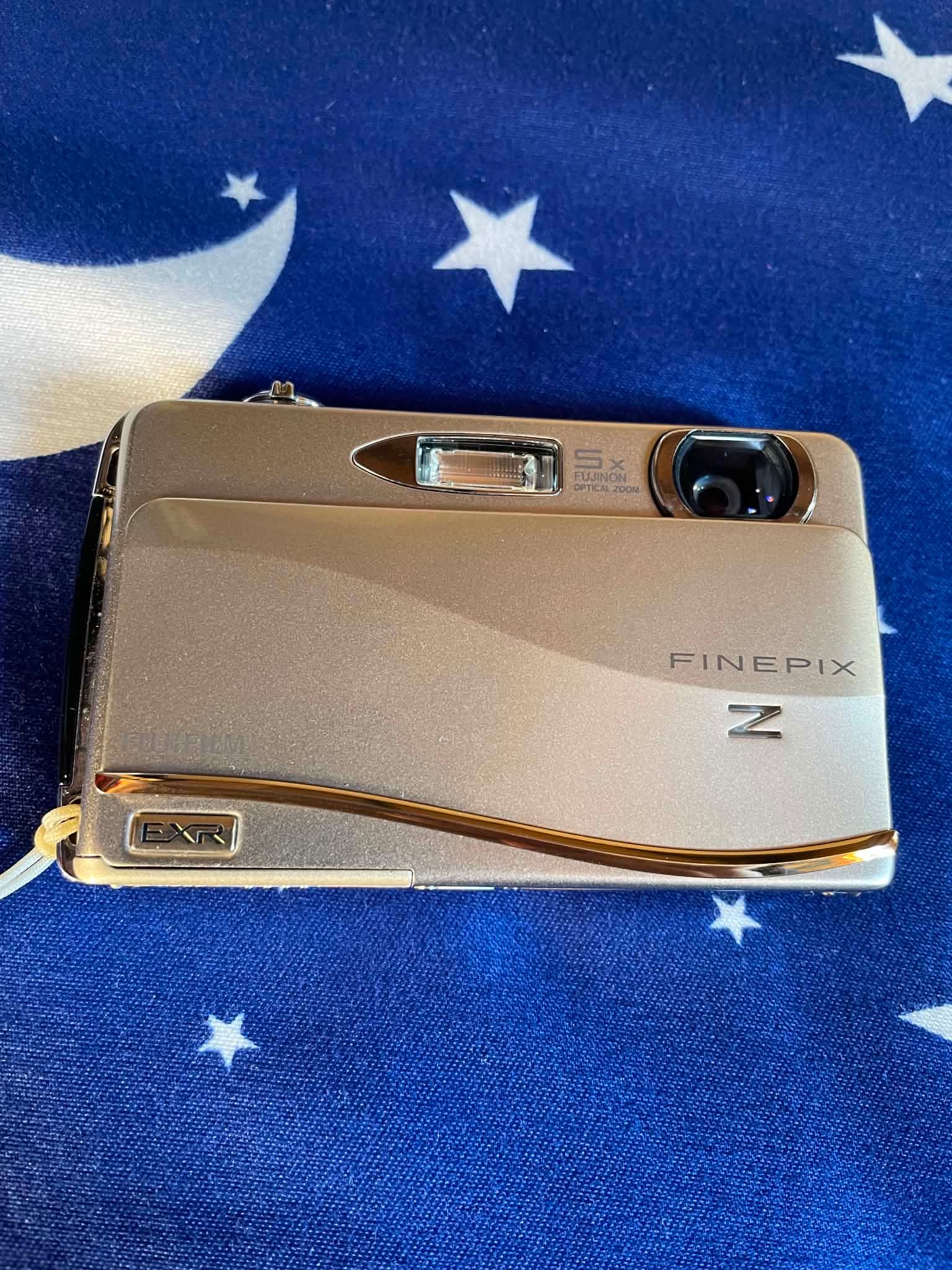 FUJIFILM FINEPIX Z800 EXR(GOLD) NO ISSUE!!! NO ISSUE!! NO ISSUE